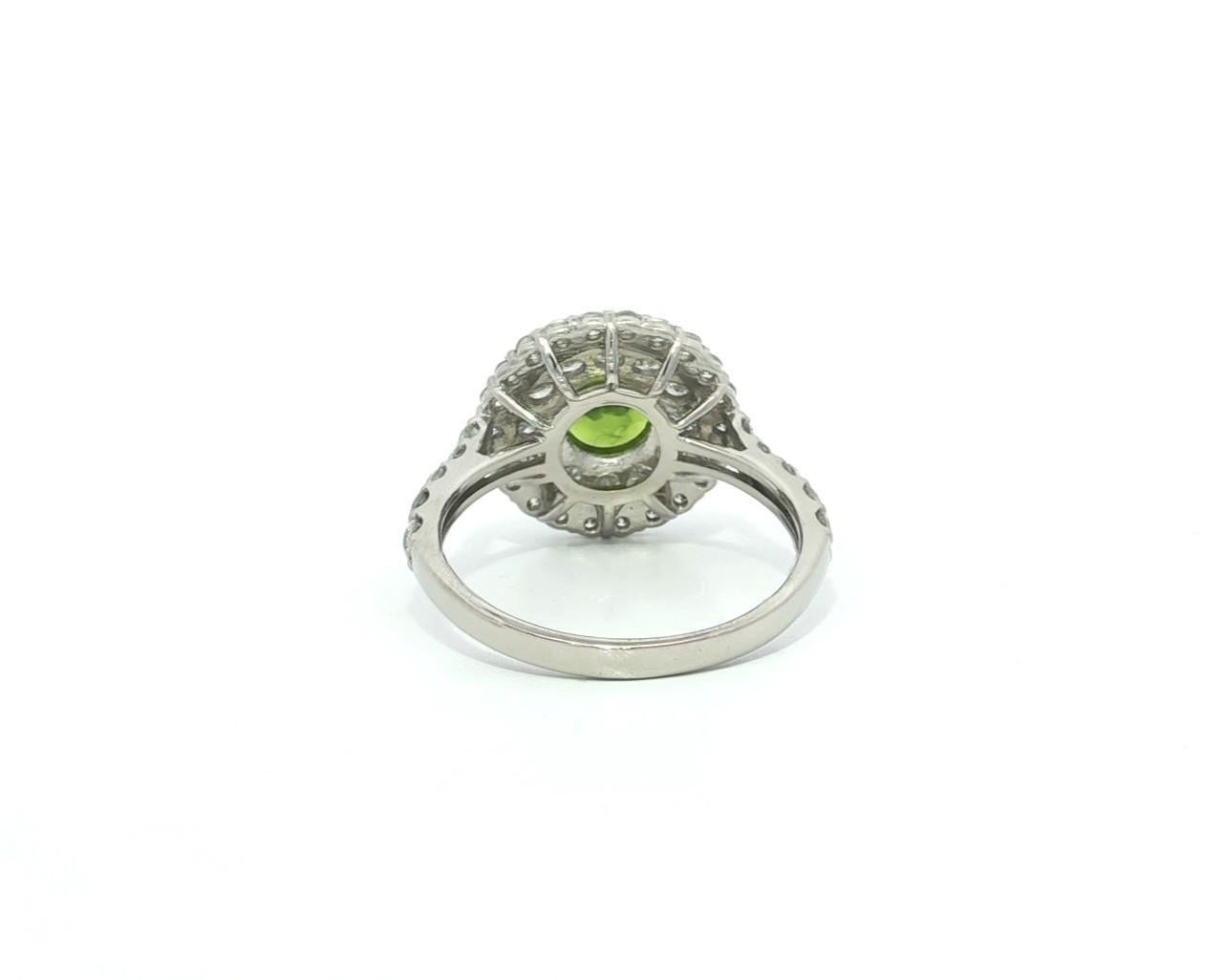 Bague double halo en platine GRS 2.29ctw Green Demantoid Garnet Diamond en vente 8