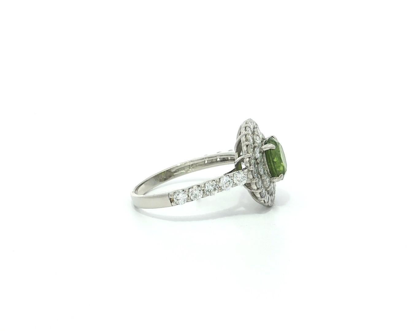 Bague double halo en platine GRS 2.29ctw Green Demantoid Garnet Diamond en vente 9