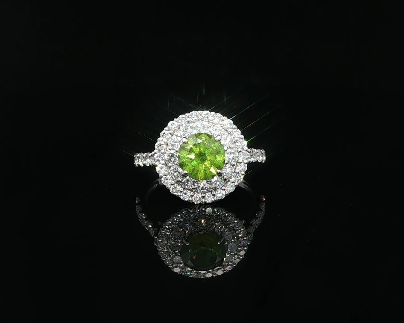 Bague double halo en platine GRS 2.29ctw Green Demantoid Garnet Diamond Excellent état - En vente à Montclair, NJ