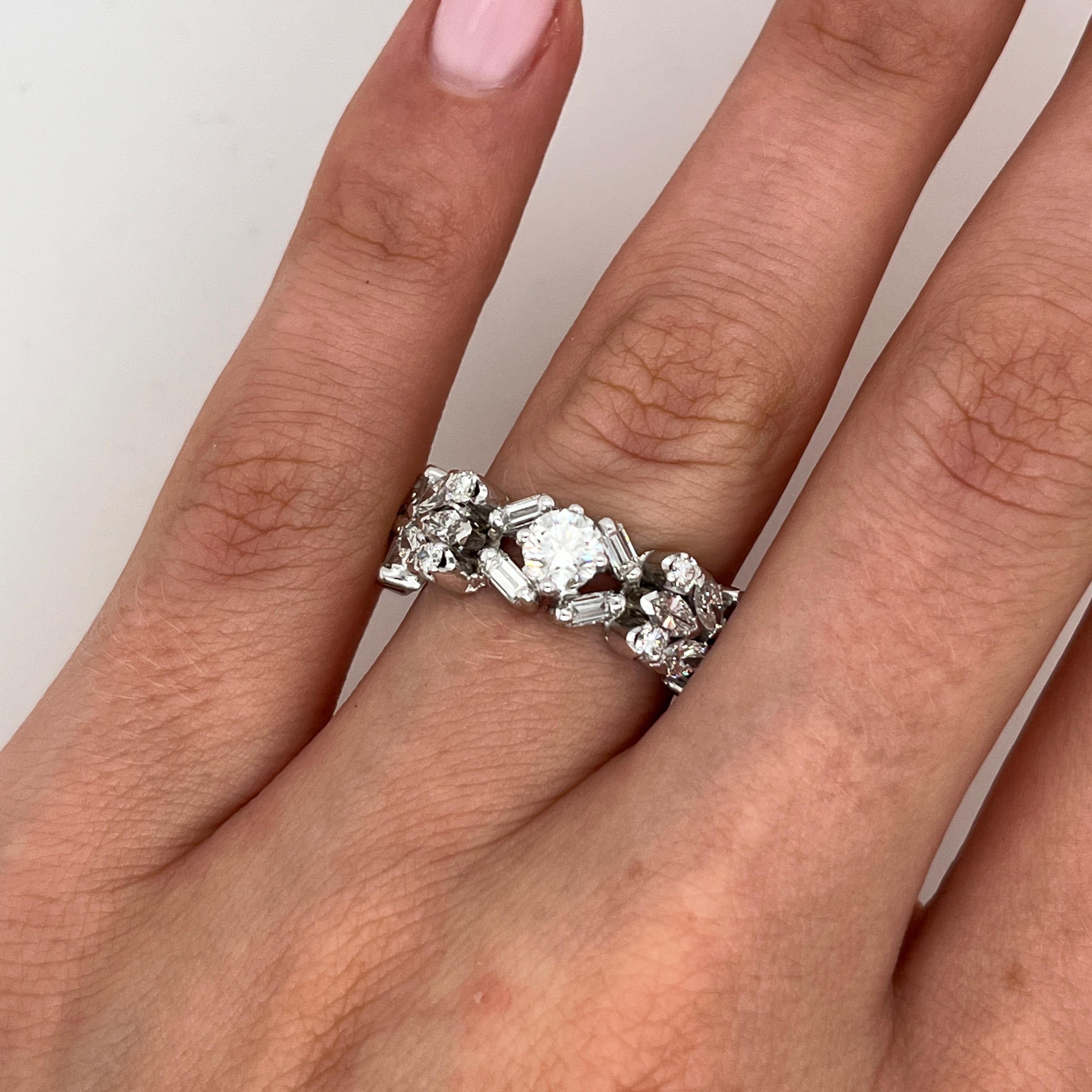 Bague demi-éternité en platine, sertie de 1,35 ct de diamants naturels en vente 1