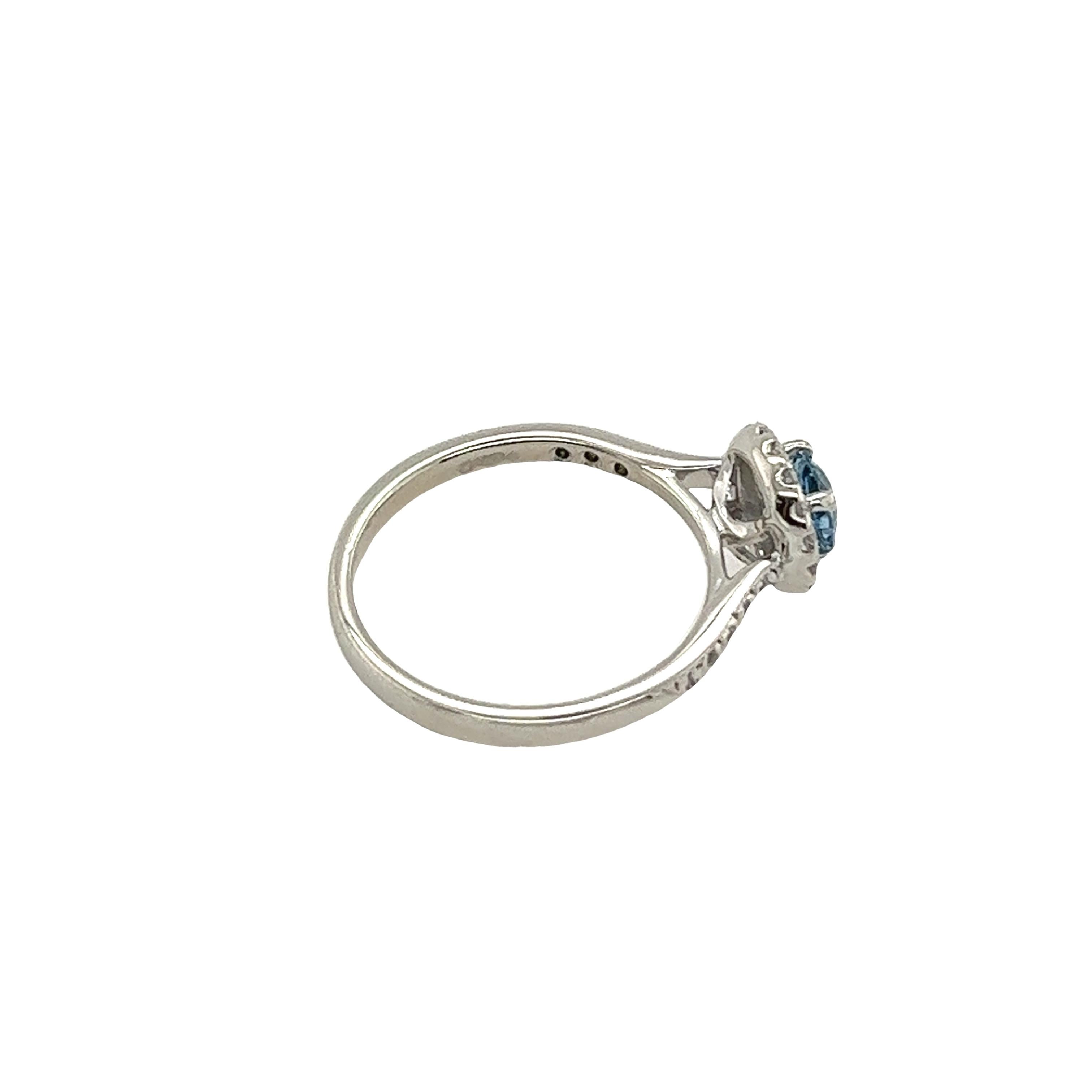 Platinum Halo Diamond & Aquamarine Ring Set with 0.43ct Round Aquamarine In New Condition For Sale In London, GB