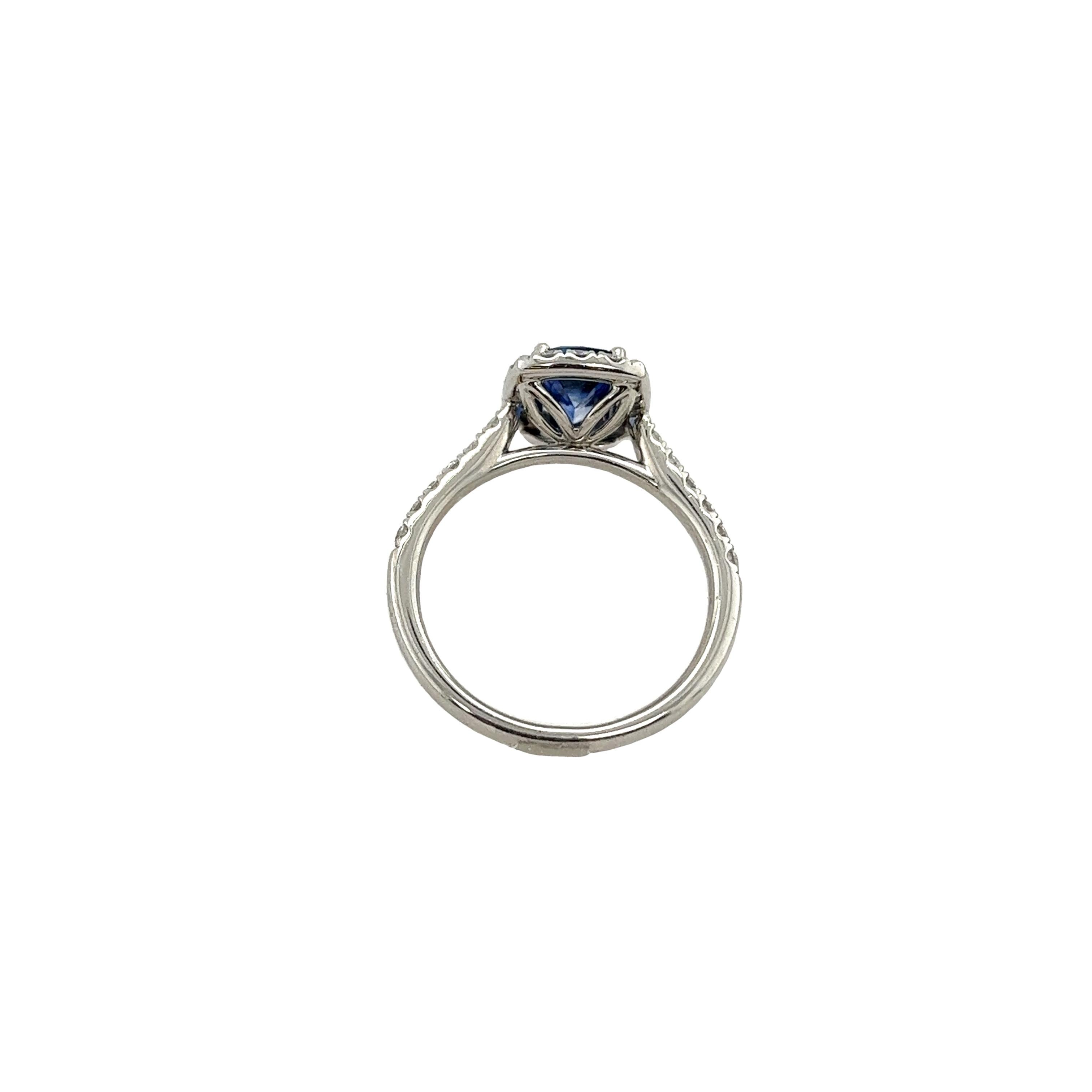 Platinum Halo Diamond & Sapphire Ring Set with 1.04ct Cushion Sapphire In Excellent Condition For Sale In London, GB