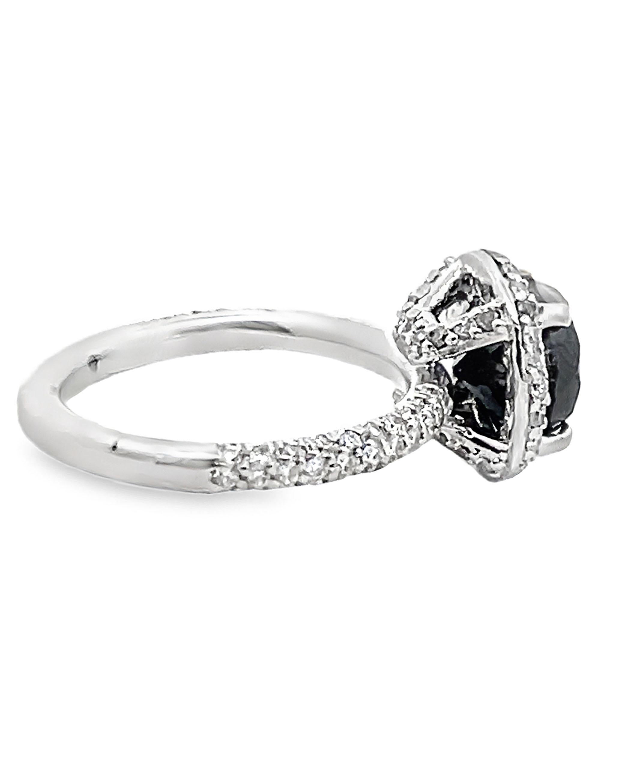 Platin Halo-Ring aus Platin mit rundem, geformtem, bearbeitetem schwarzem Diamant 2,80 Karat (Rundschliff)