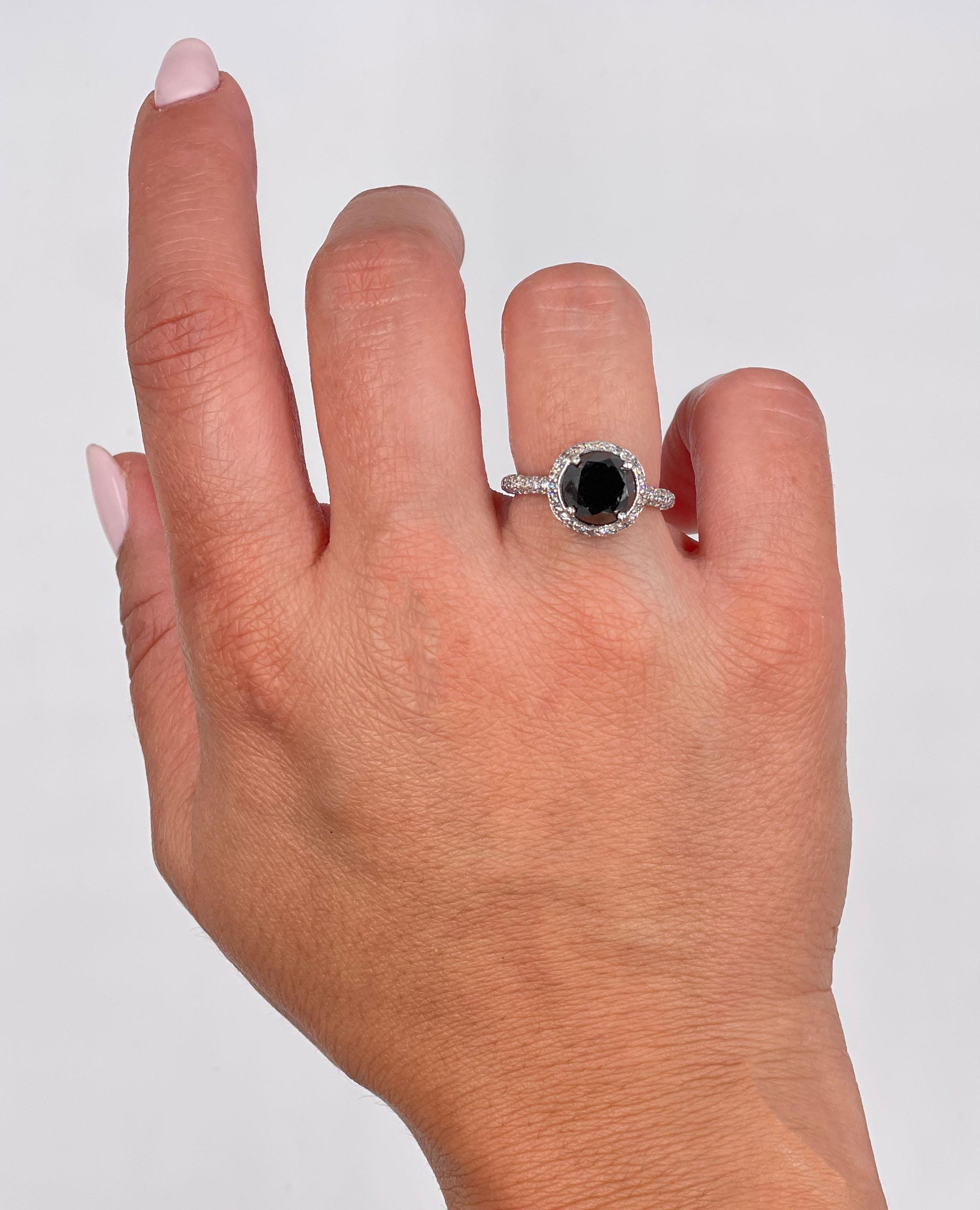 Platin Halo-Ring aus Platin mit rundem, geformtem, bearbeitetem schwarzem Diamant 2,80 Karat Damen