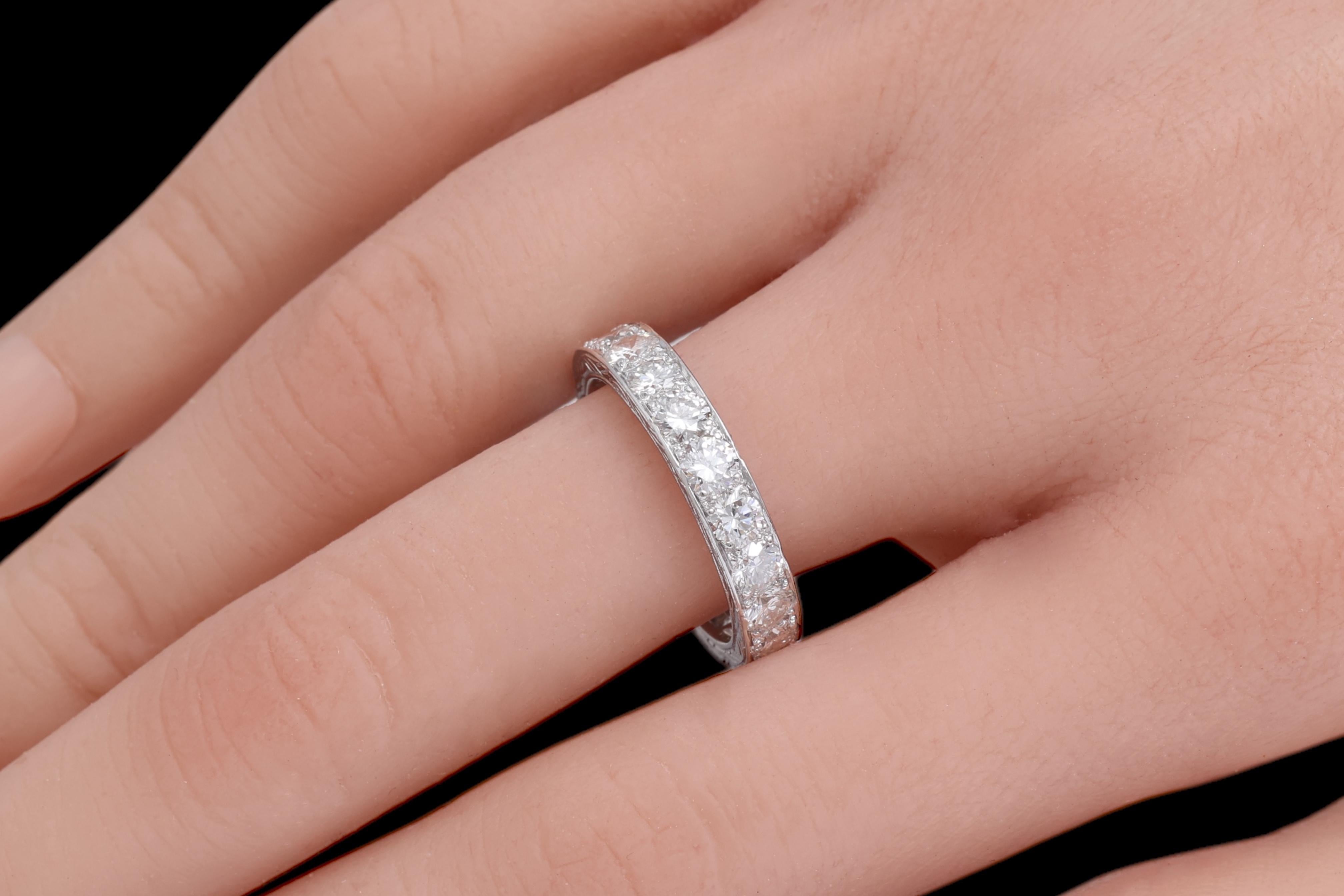 Handgravierter Platin-Ehering mit 2,85 ct Top Color & Quality Diamanten im Angebot 4
