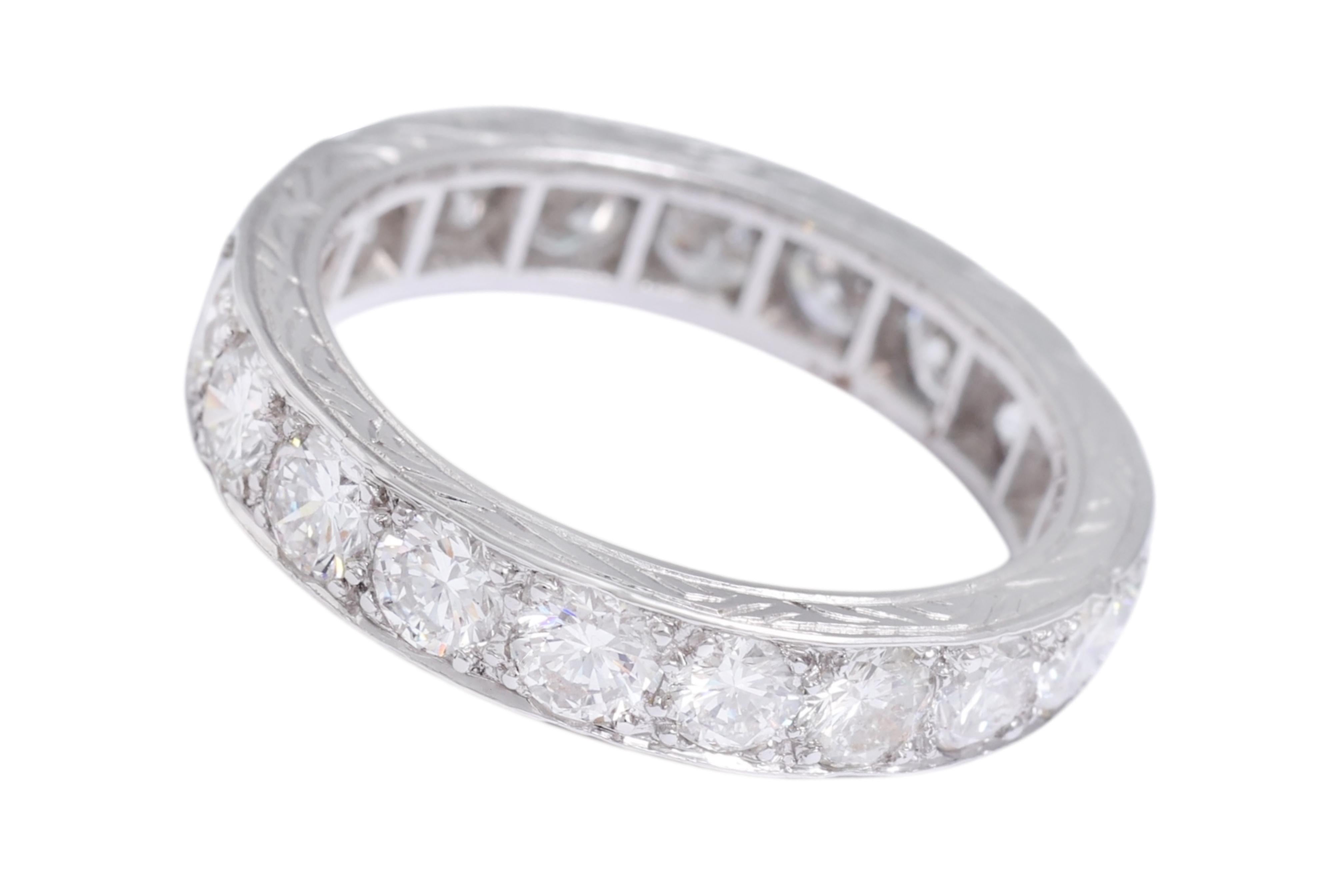 Handgravierter Platin-Ehering mit 2,85 ct Top Color & Quality Diamanten (Kunsthandwerker*in) im Angebot