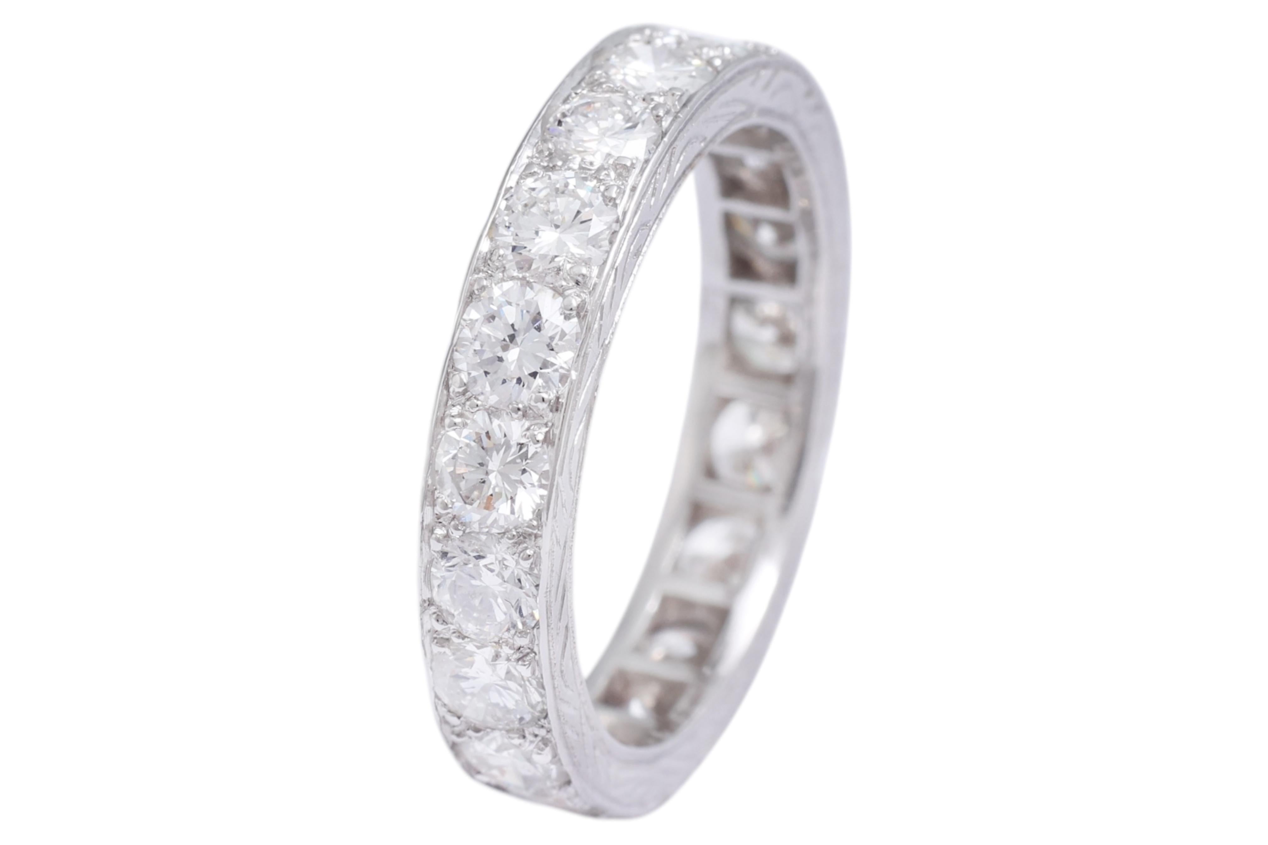 Handgravierter Platin-Ehering mit 2,85 ct Top Color & Quality Diamanten (Brillantschliff) im Angebot
