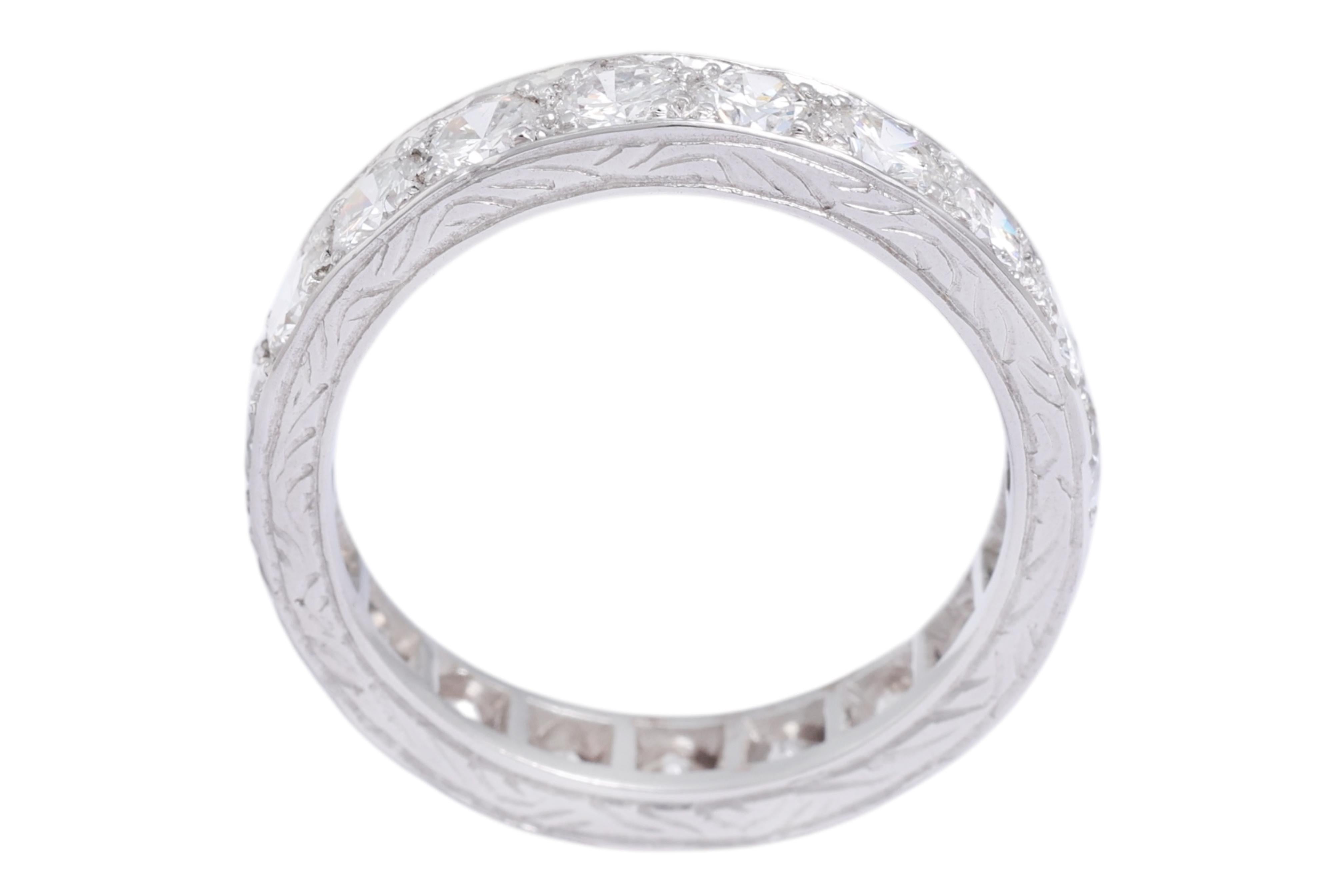 Handgravierter Platin-Ehering mit 2,85 ct Top Color & Quality Diamanten für Damen oder Herren im Angebot