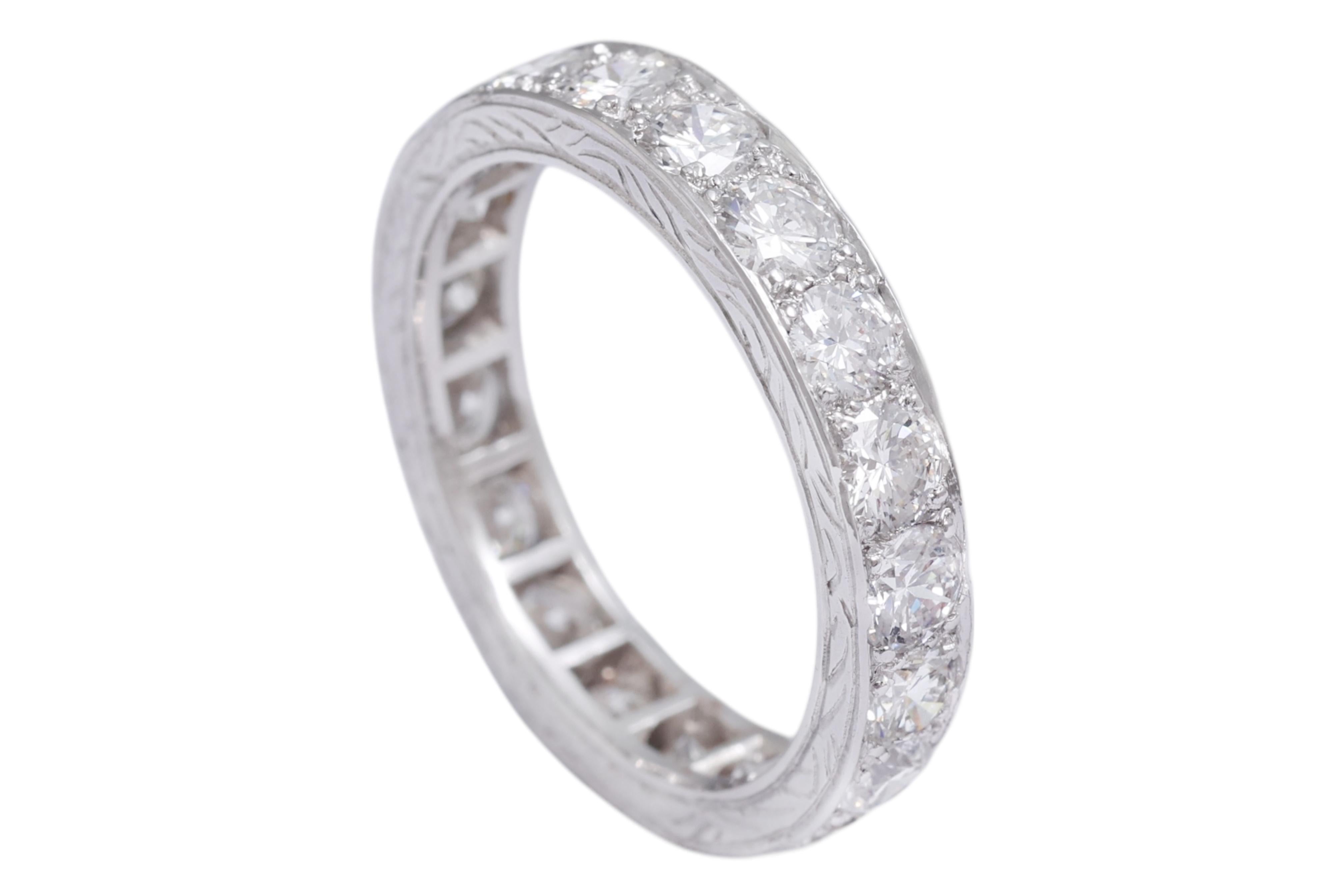 Handgravierter Platin-Ehering mit 2,85 ct Top Color & Quality Diamanten im Angebot 1