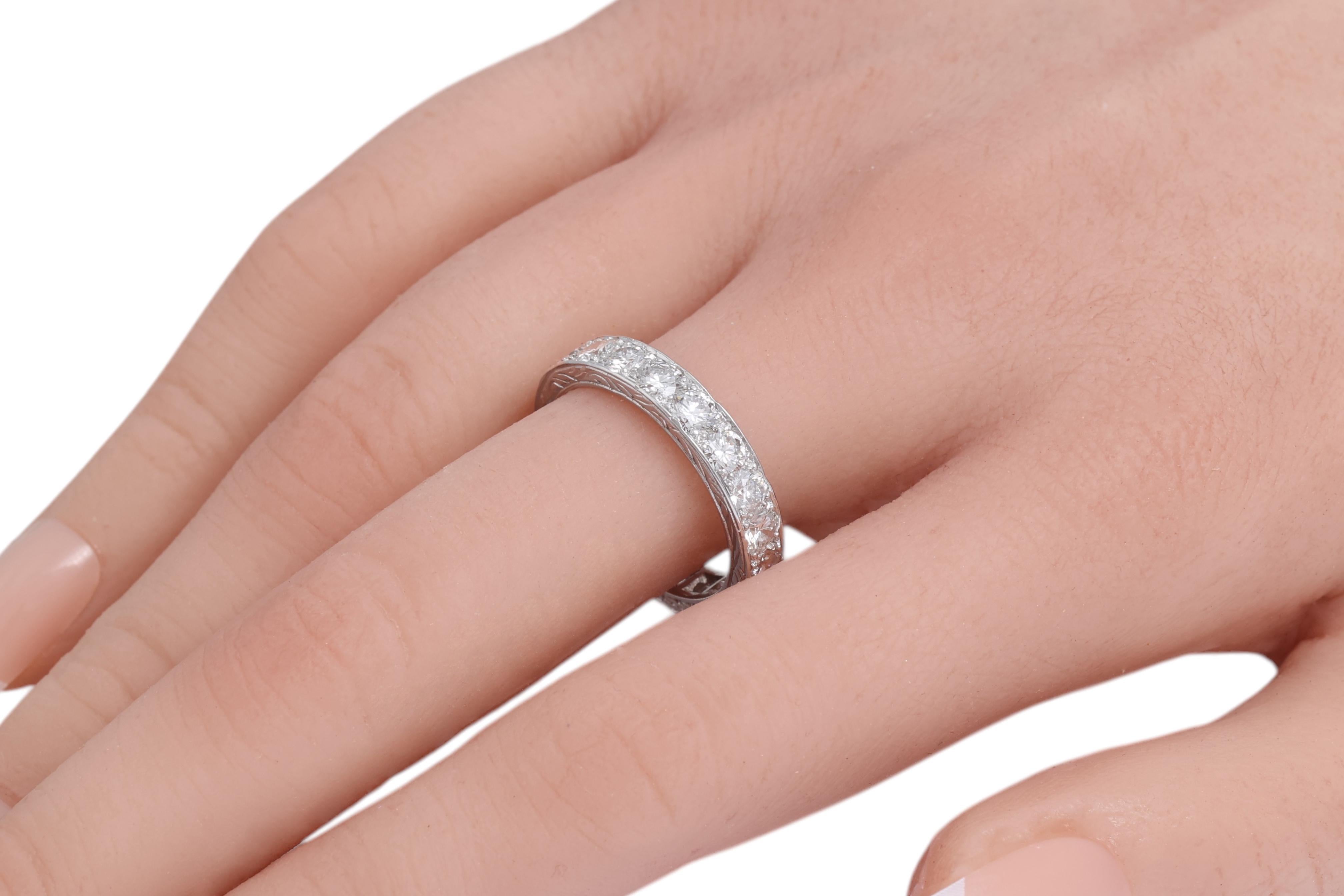 Handgravierter Platin-Ehering mit 2,85 ct Top Color & Quality Diamanten im Angebot 2
