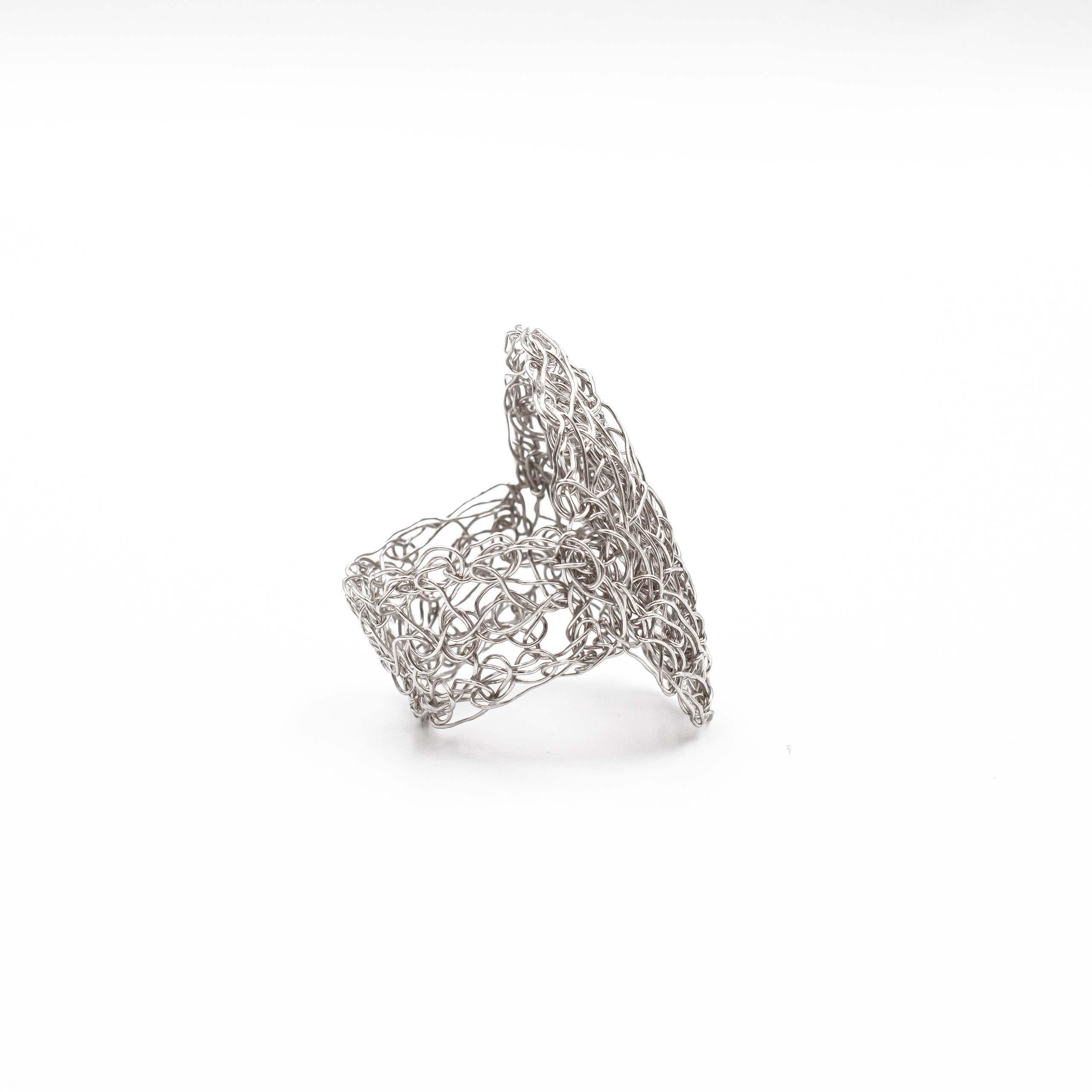 Ovaler Ring aus Platin von Hand gestrickt Damen im Angebot