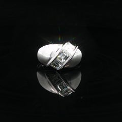 Platinum High Quality 1.04ct F VS Step Carré Cut Channel 3 Diamond Band Ring