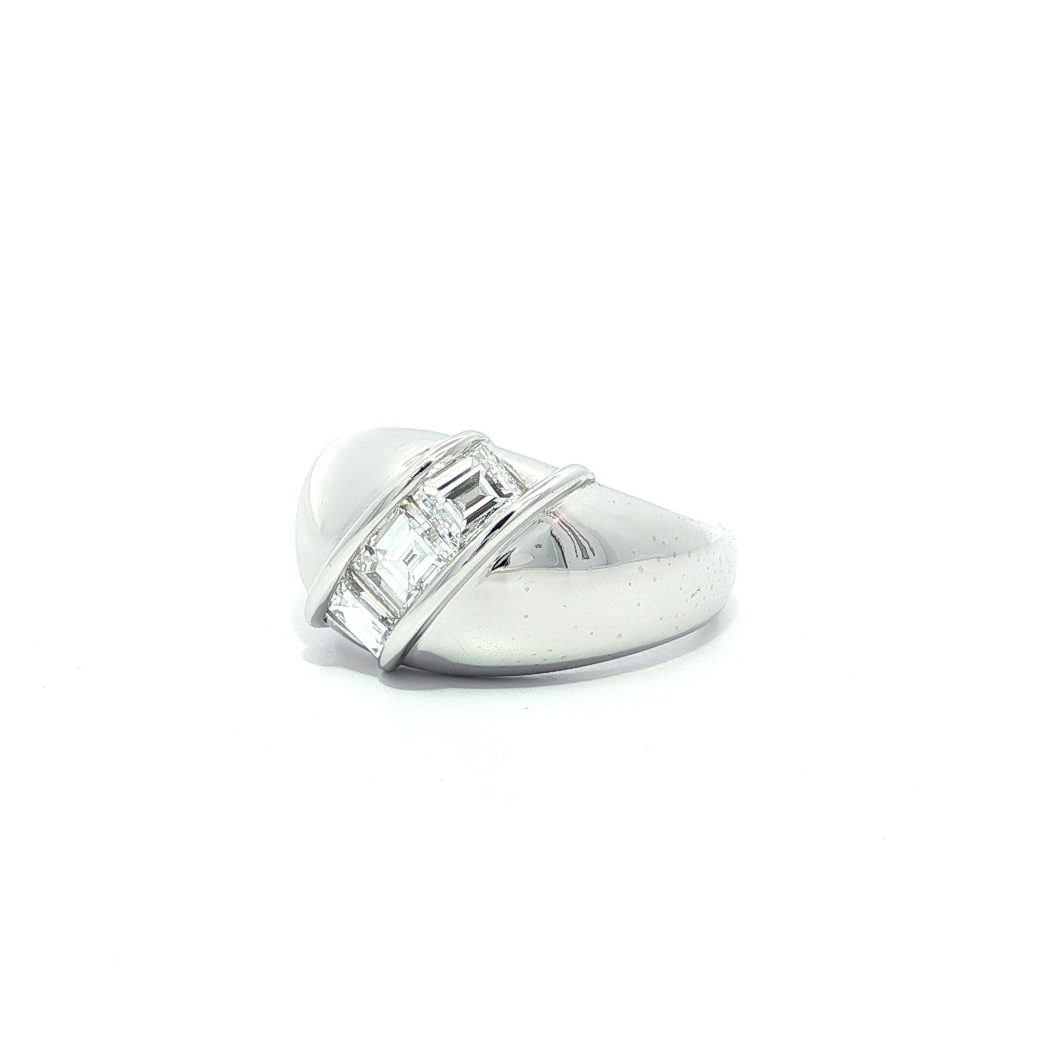 Platin Hochwertiger 1.04ct F VS Step Carré Cut Channel 3 Diamant Band Ring im Angebot 1