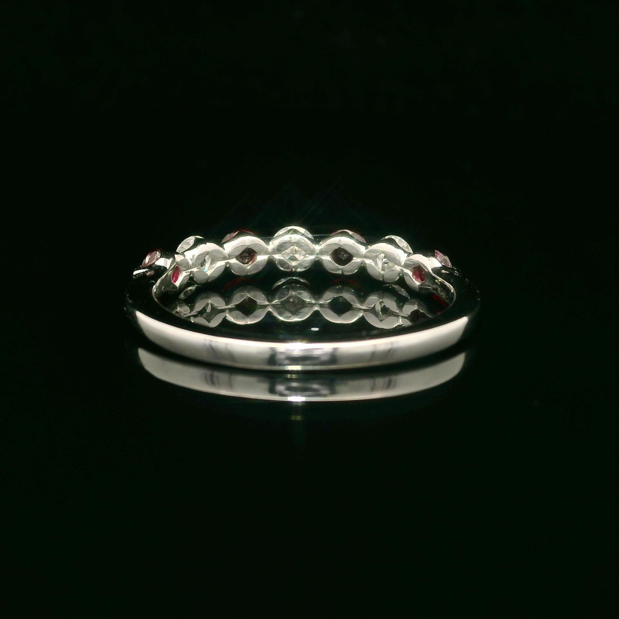 Bague jonc de haute qualité avec rubis et diamants alternés de 1,12 ctw Pour femmes en vente