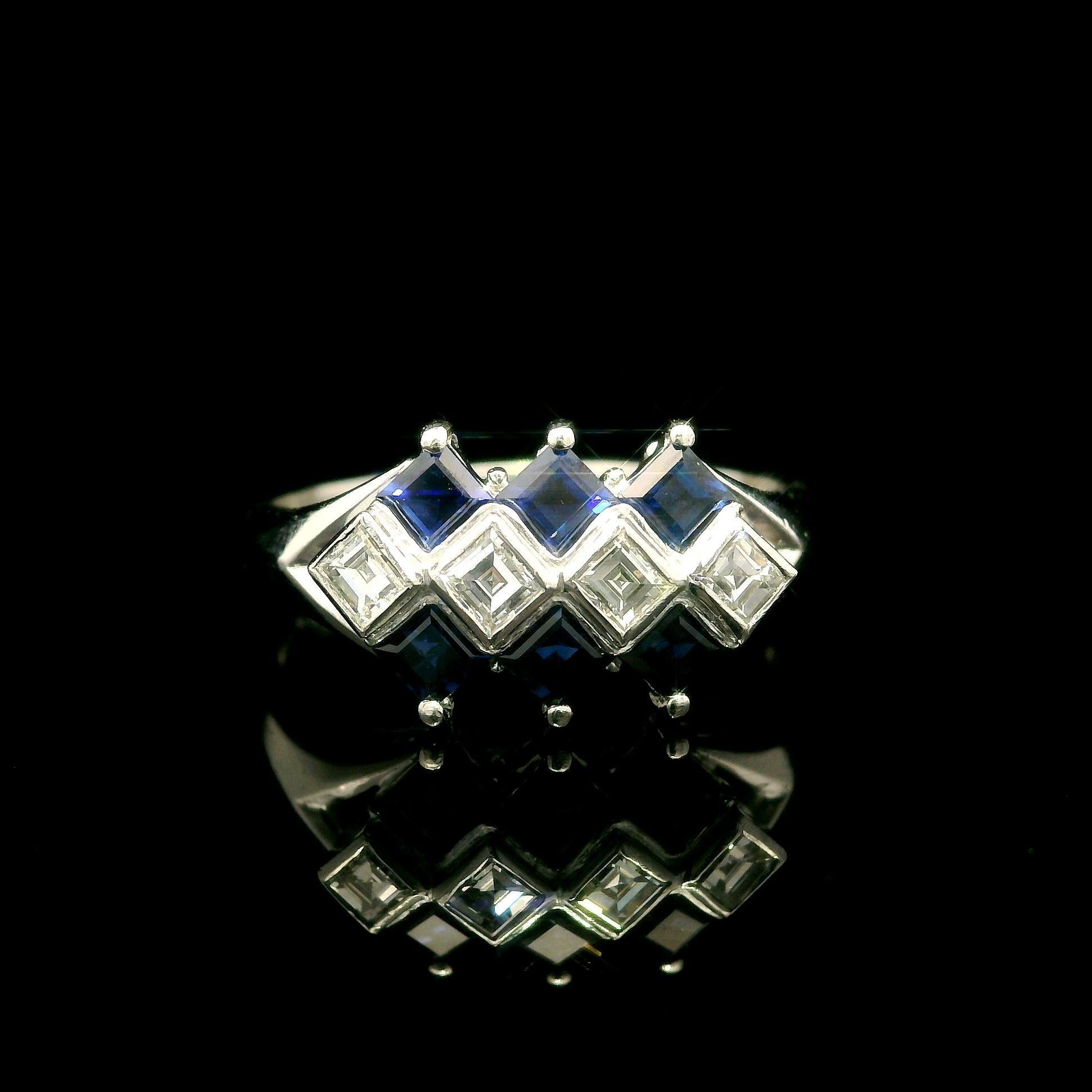 --Stein(e):--
(6) Natürlicher echter Saphir - Quadratischer Stufenschliff - Kanalfassung - Farbe Königsblau - 0,92ctw (genau)
(4) Natürliche Echte Diamanten - Quadratischer Stufenschliff - Lünettenfassung - Farbe G - Reinheit VS2 - 0,27ctw