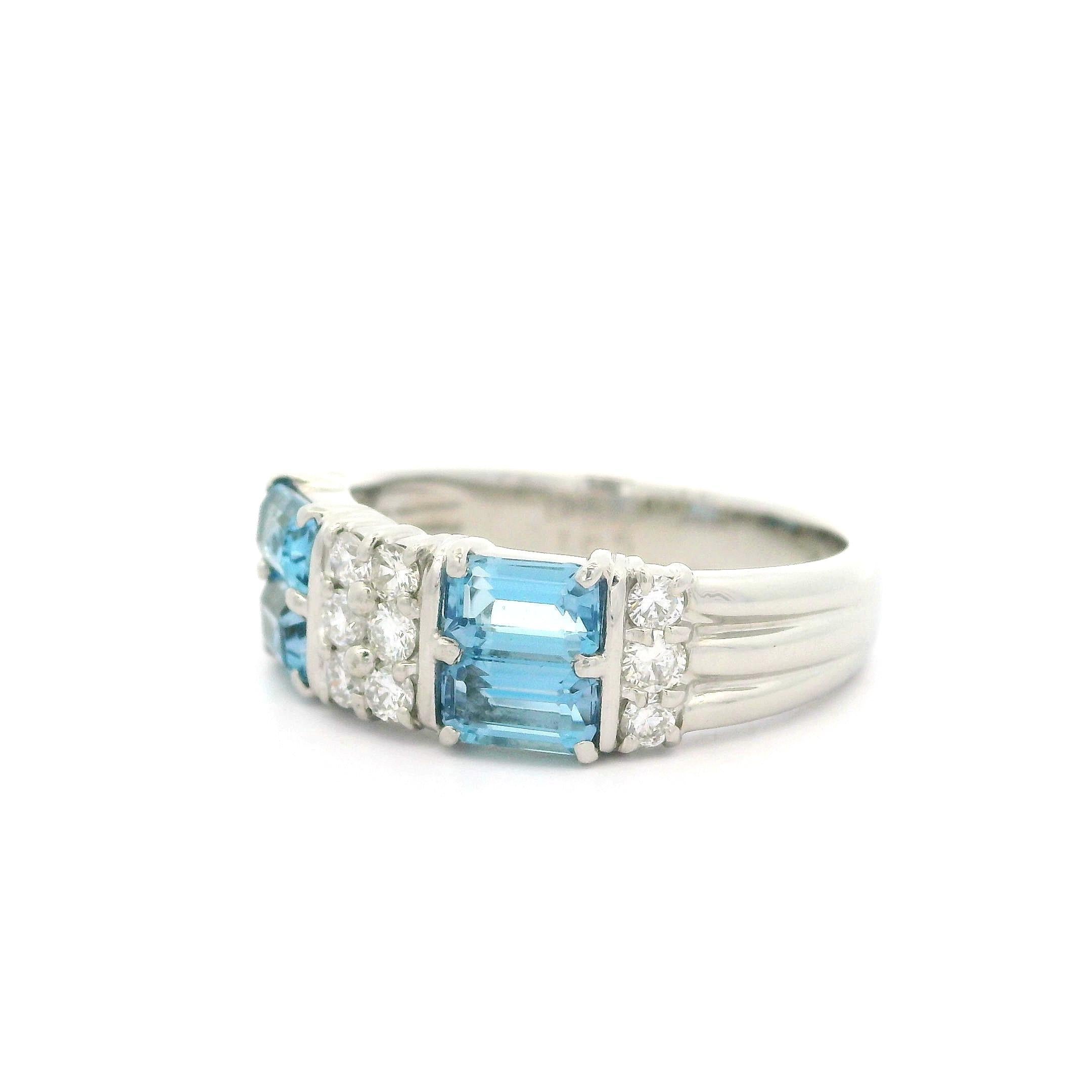 --Pietre: --
(4) Acquamarine naturali autentiche - taglio smeraldo - incastonate - colore blu ricco molto bello - 1,05ctw (esatto)
(12) Diamanti naturali autentici - taglio rotondo brillante - incastonati - colore bianco brillante molto bello -