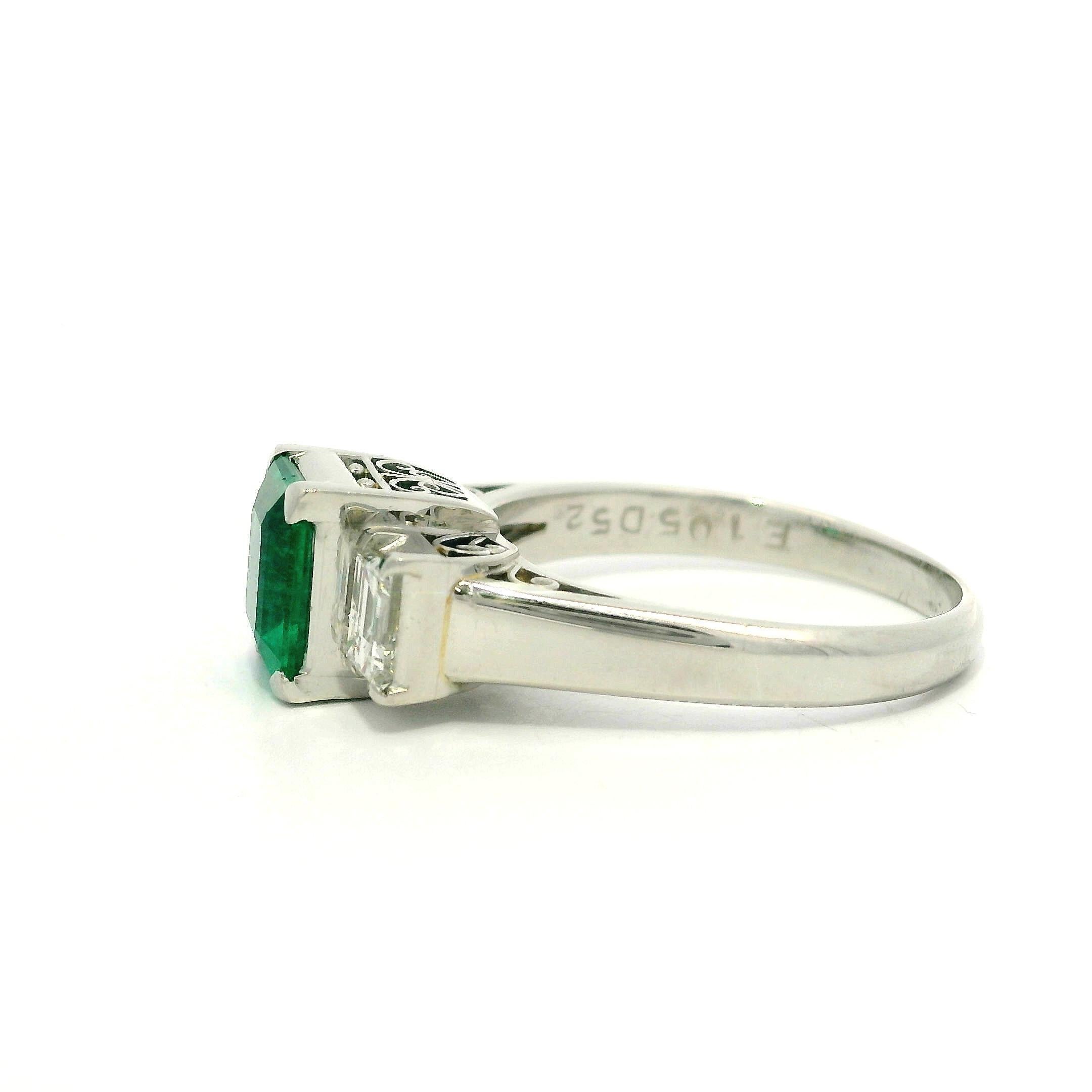 Platinum High Quality GIA 1.57ctw Step Emerald & Diamond Sides 3 Stone Ring For Sale 3