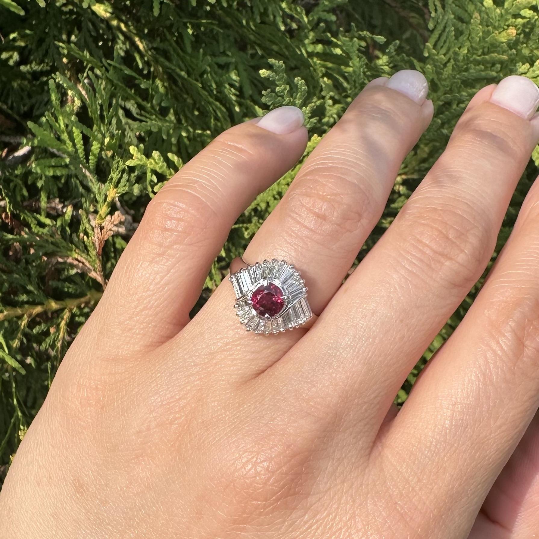 Platin Hochwertiger GIA 1,81ct Lebendiger Feuriger Roter Rubin Baguette Diamant Wrap Ring im Zustand „Hervorragend“ im Angebot in Montclair, NJ