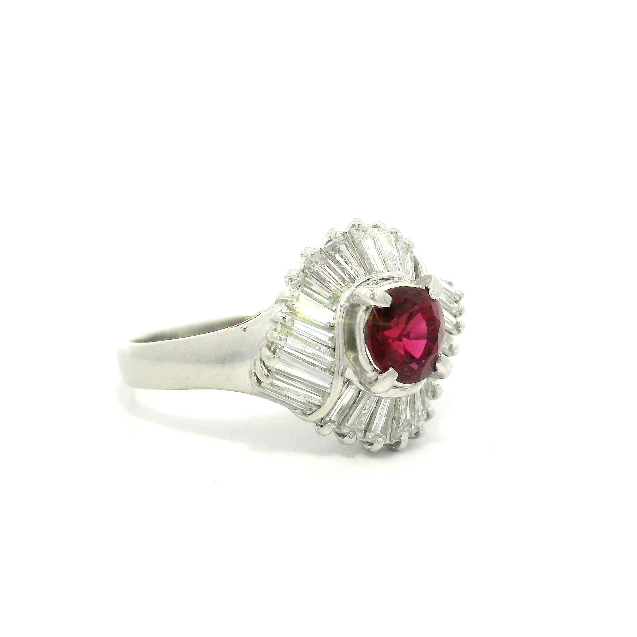 Platin Hochwertiger GIA 1,81ct Lebendiger Feuriger Roter Rubin Baguette Diamant Wrap Ring im Angebot 1