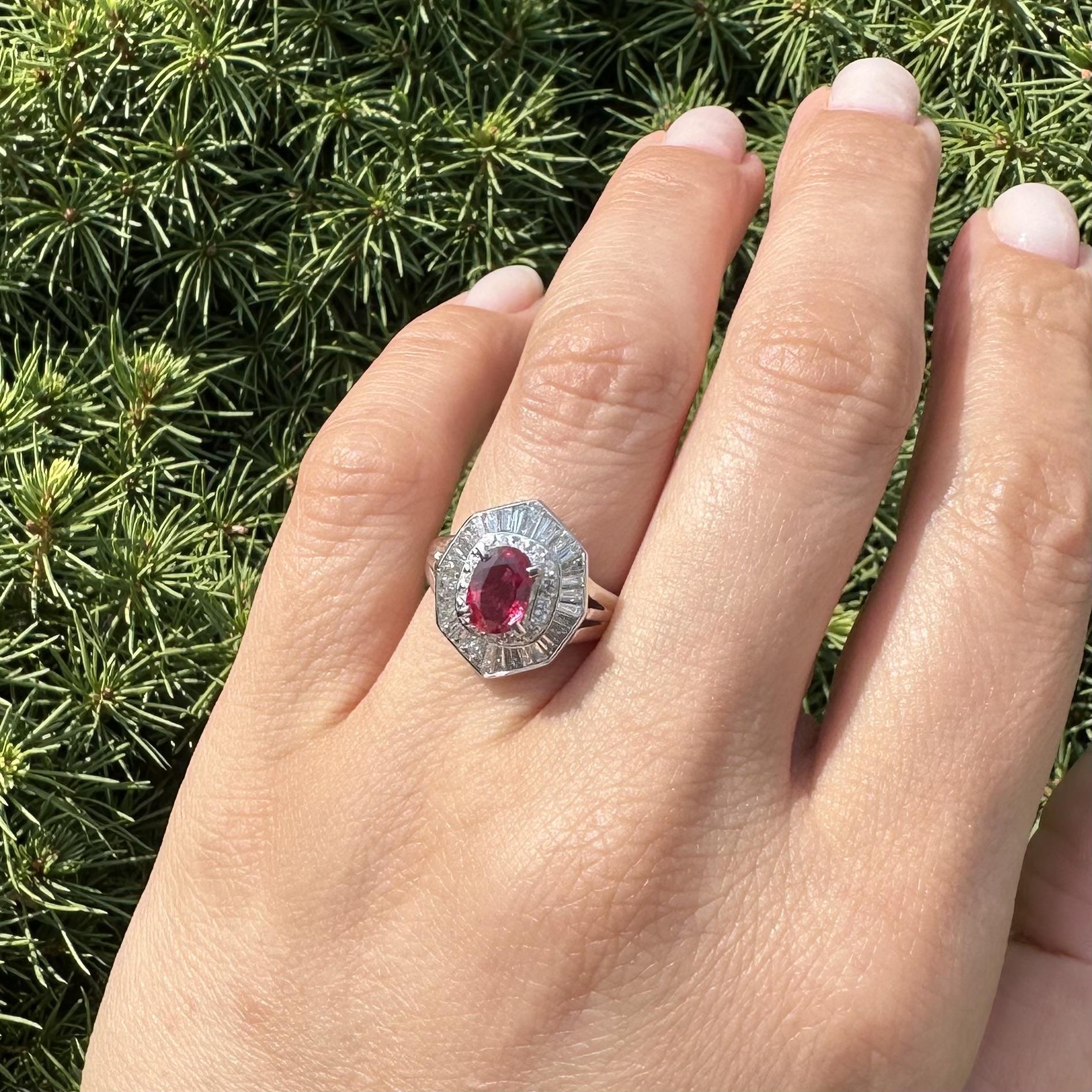 Platin Hohe Qualität GIA 2,22ct keine Hitze Oval Rubin Diamant Halo Ballerina Ring im Angebot 7