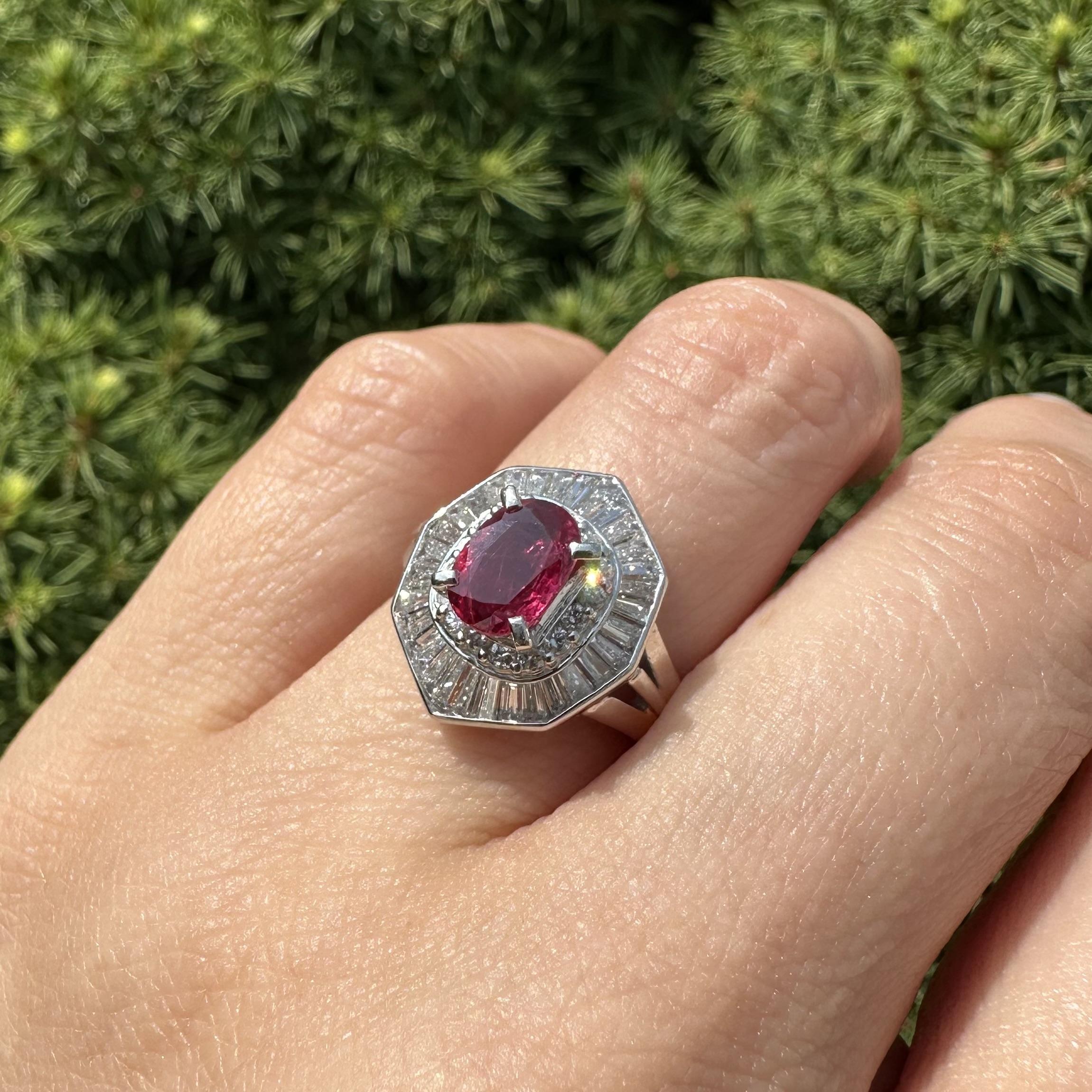 Platin Hohe Qualität GIA 2,22ct keine Hitze Oval Rubin Diamant Halo Ballerina Ring im Angebot 3