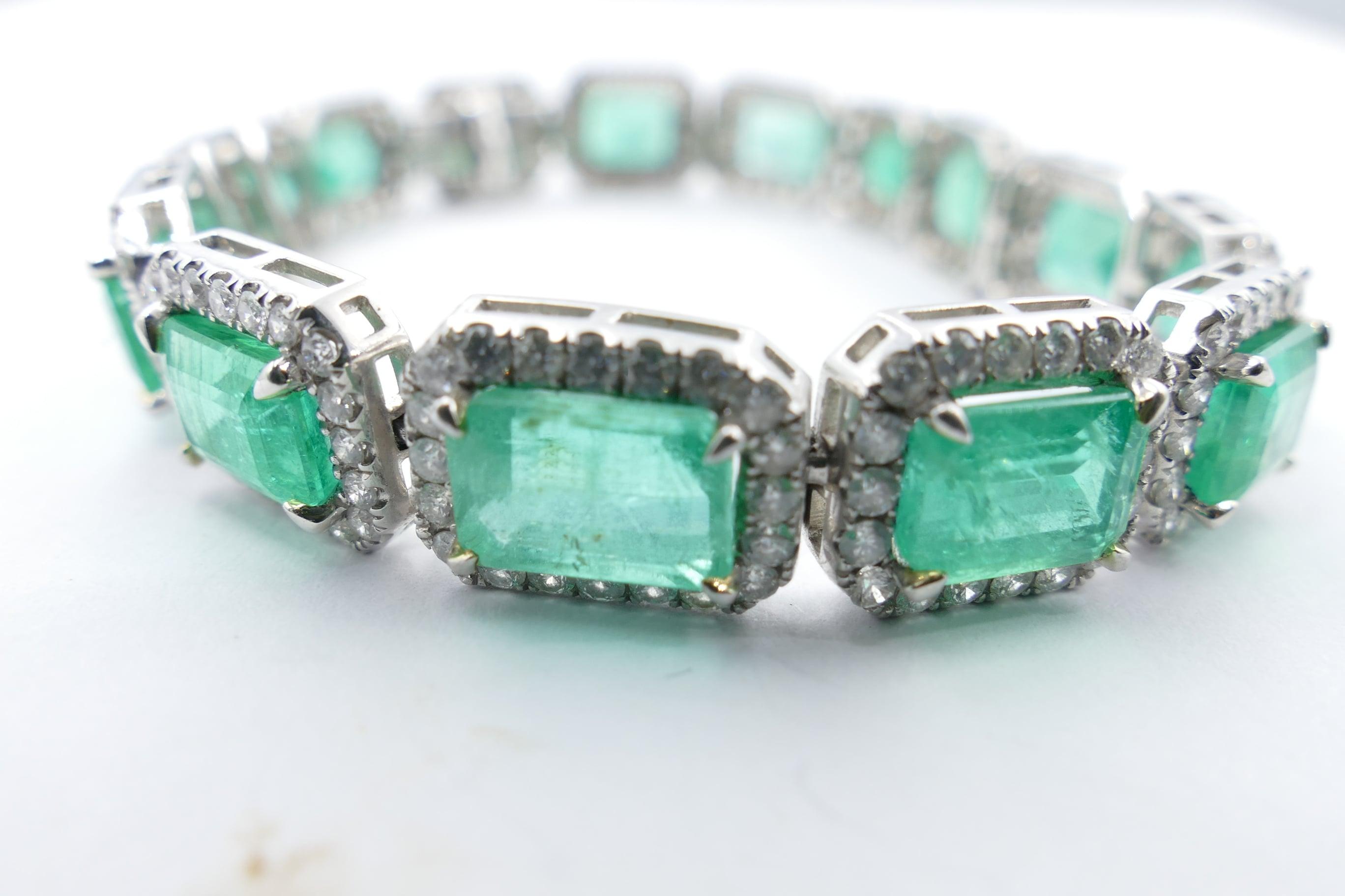 Wow!! Just look at the number of carats of Emeralds - & Diamonds in this stunningly beautiful very eye-catching , Bracelet.
15 Emeralds, colour bluish-green, emerald cut, individually claw set, are beautifully embellished with 274 round brilliant