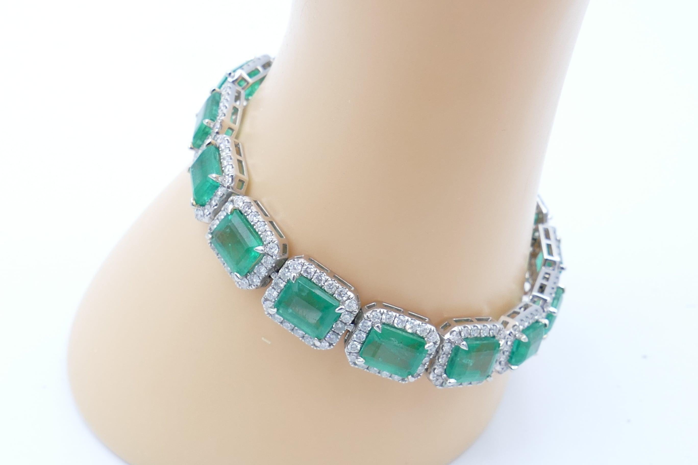 Platinum High Quality Multi Emerald and Diamond Bracelet In New Condition For Sale In Splitter's Creek, NSW