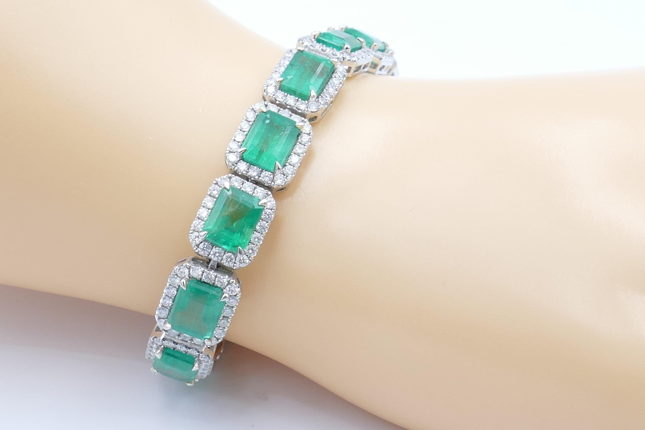 Platinum High Quality Multi Emerald and Diamond Bracelet For Sale 1