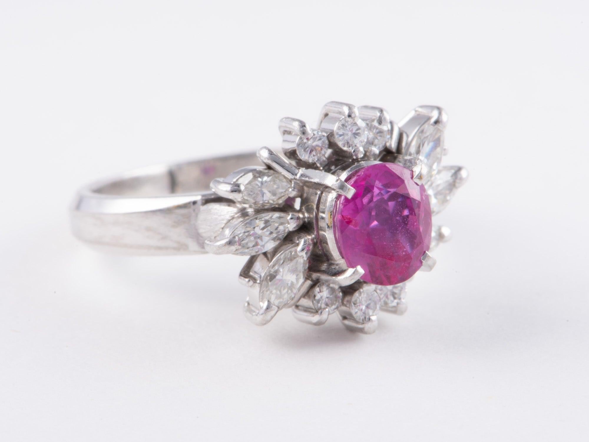 ♥ Anello di fidanzamento con zaffiro rosa caldo e diamante in platino V1172

♥ Questo articolo misura 11,4 mm di lunghezza (direzione nord-sud), 14,3 mm di larghezza (direzione est-ovest) e si trova a 9,4 mm di altezza dal dito. La larghezza della