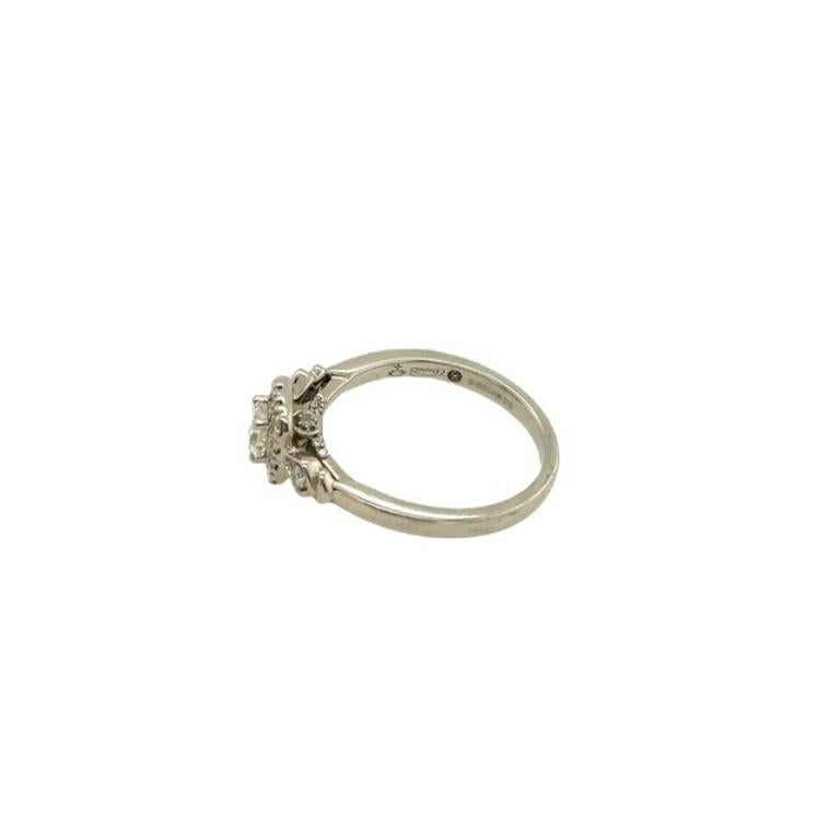 Donna Platino IGI Cert. Anello a grappolo radiante da 0,27 ct G/H I1 con 0,23 ct di diamanti rotondi in vendita