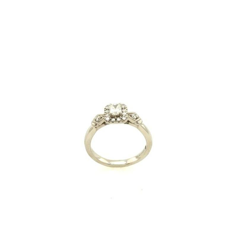 Platino IGI Cert. Anello a grappolo radiante da 0,27 ct G/H I1 con 0,23 ct di diamanti rotondi in vendita 1