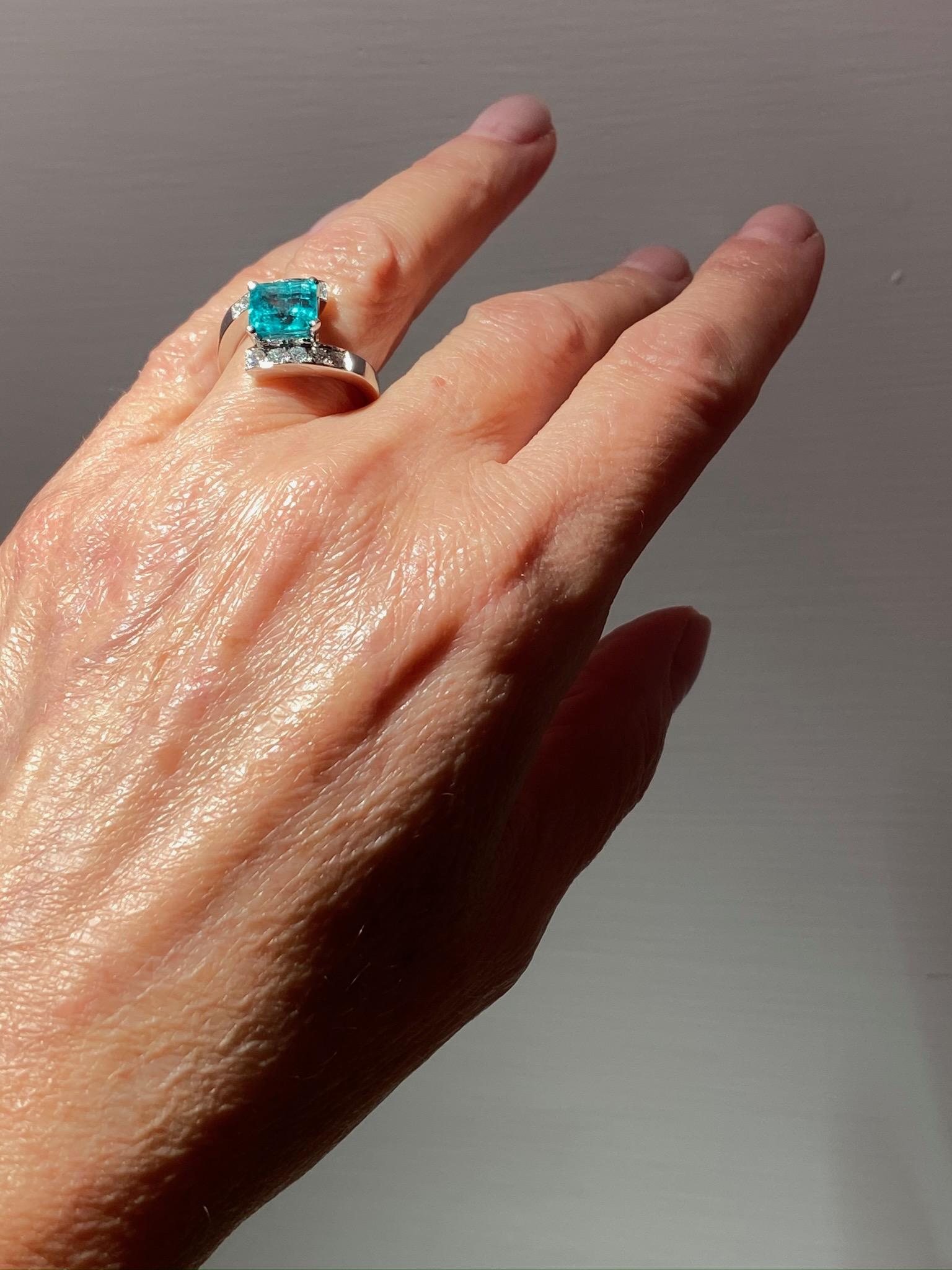 Platin IGN zertifizierter 2,10 Karat Smaragd 0,56 weißer Diamanten Cocktail-Ring im Angebot 6