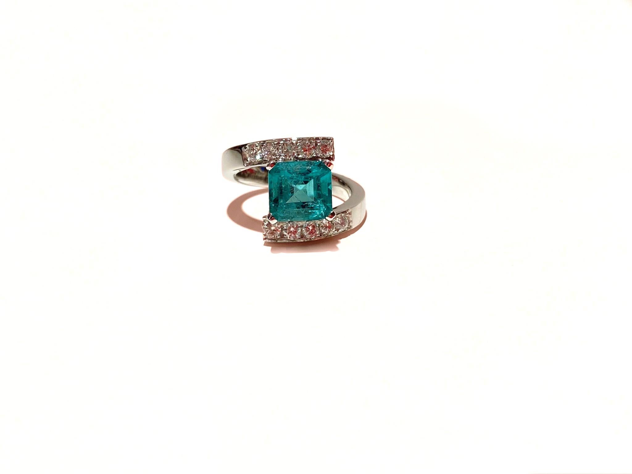 Art Deco Platinum IGN Certified 2.10 Carat Emerald 0.56 White Diamonds Cocktail Ring For Sale