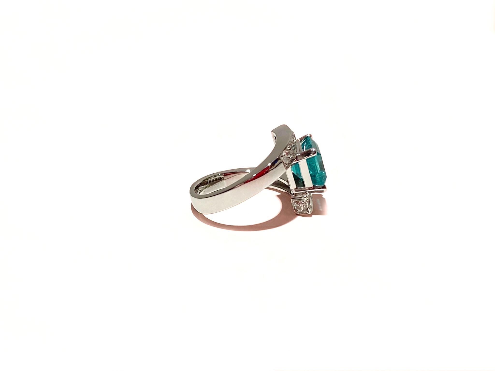 Women's or Men's Platinum IGN Certified 2.10 Carat Emerald 0.56 White Diamonds Cocktail Ring For Sale