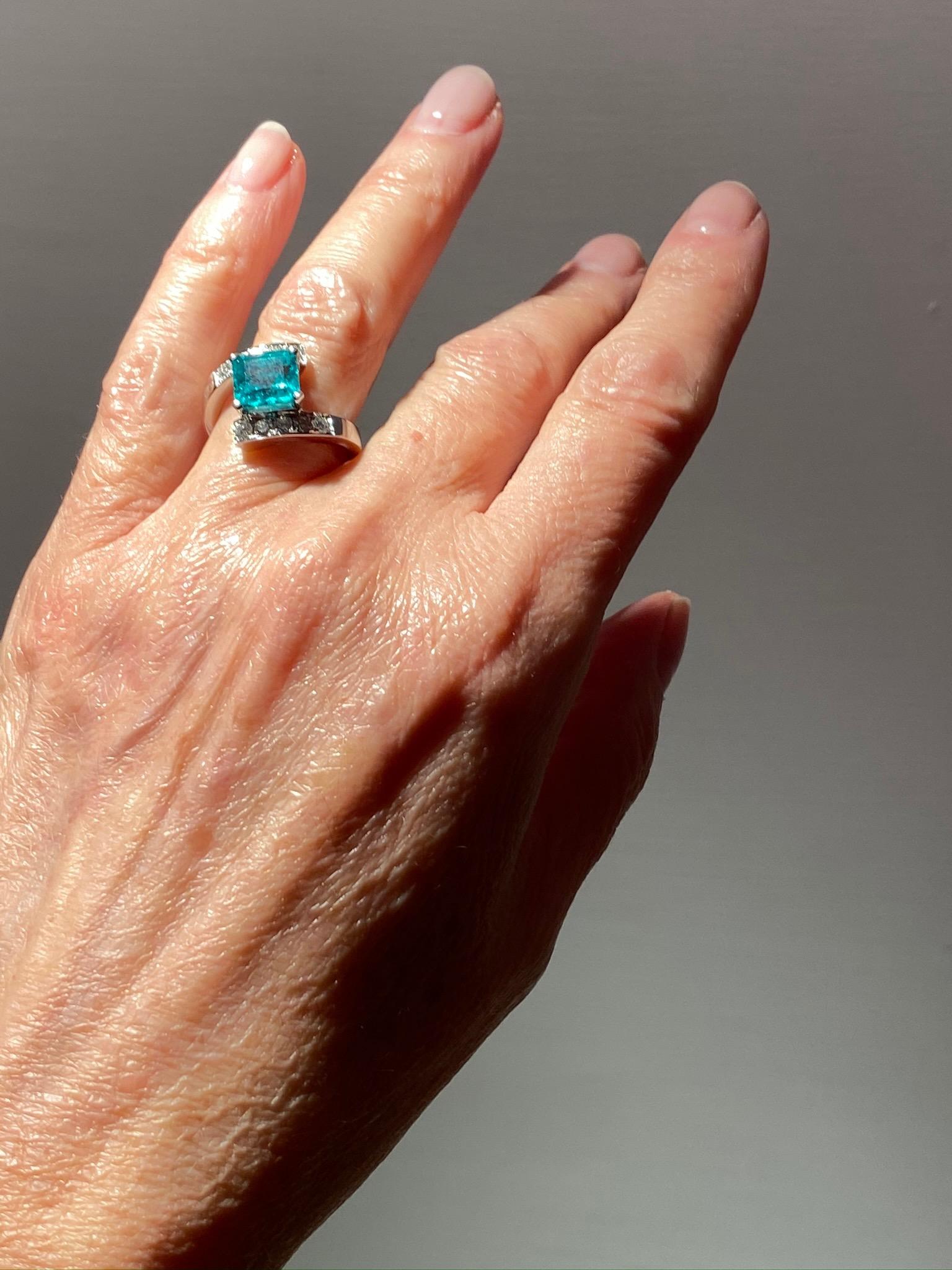 Platin IGN zertifizierter 2,10 Karat Smaragd 0,56 weißer Diamanten Cocktail-Ring im Angebot 4