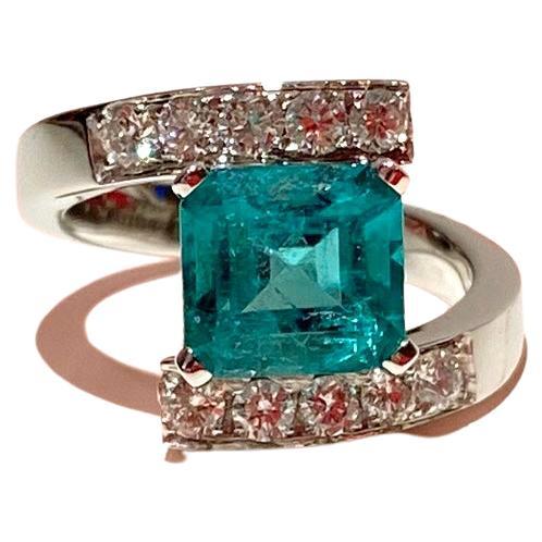 Platinum IGN Certified 2.10 Carat Emerald 0.56 White Diamonds Cocktail Ring For Sale