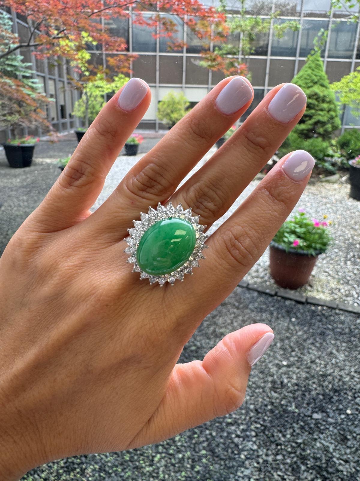 Anello con cluster di giada e diamanti in platino in vendita 6