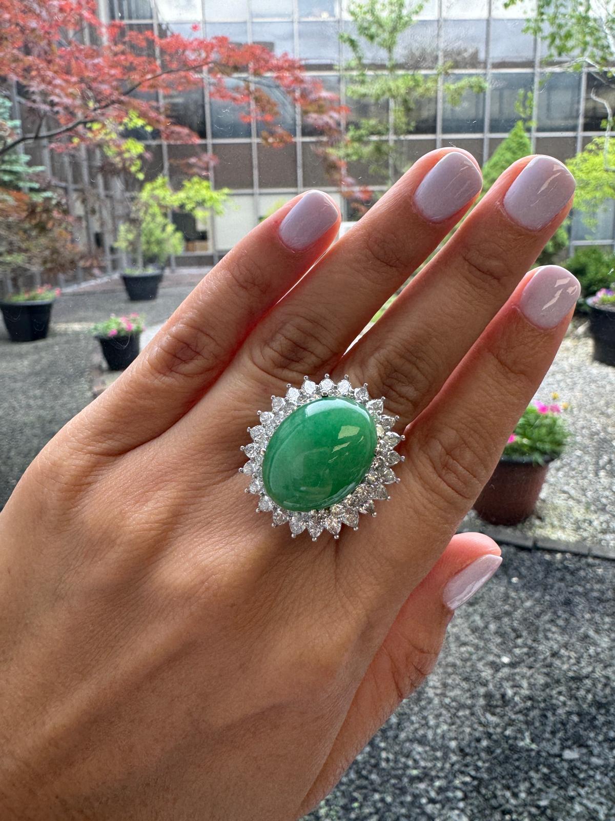 Anello con cluster di giada e diamanti in platino in vendita 8