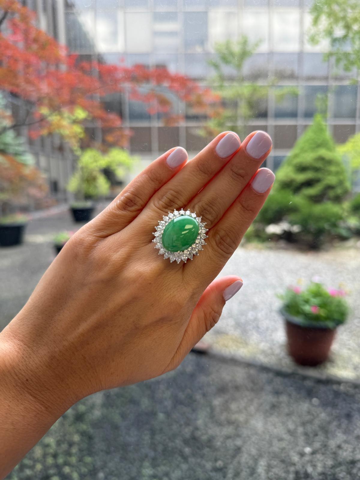 Anello con cluster di giada e diamanti in platino in vendita 10