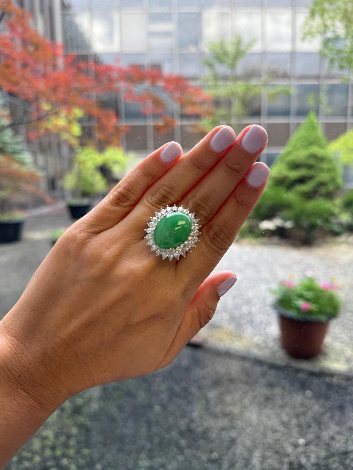 Anello con cluster di giada e diamanti in platino in vendita 11