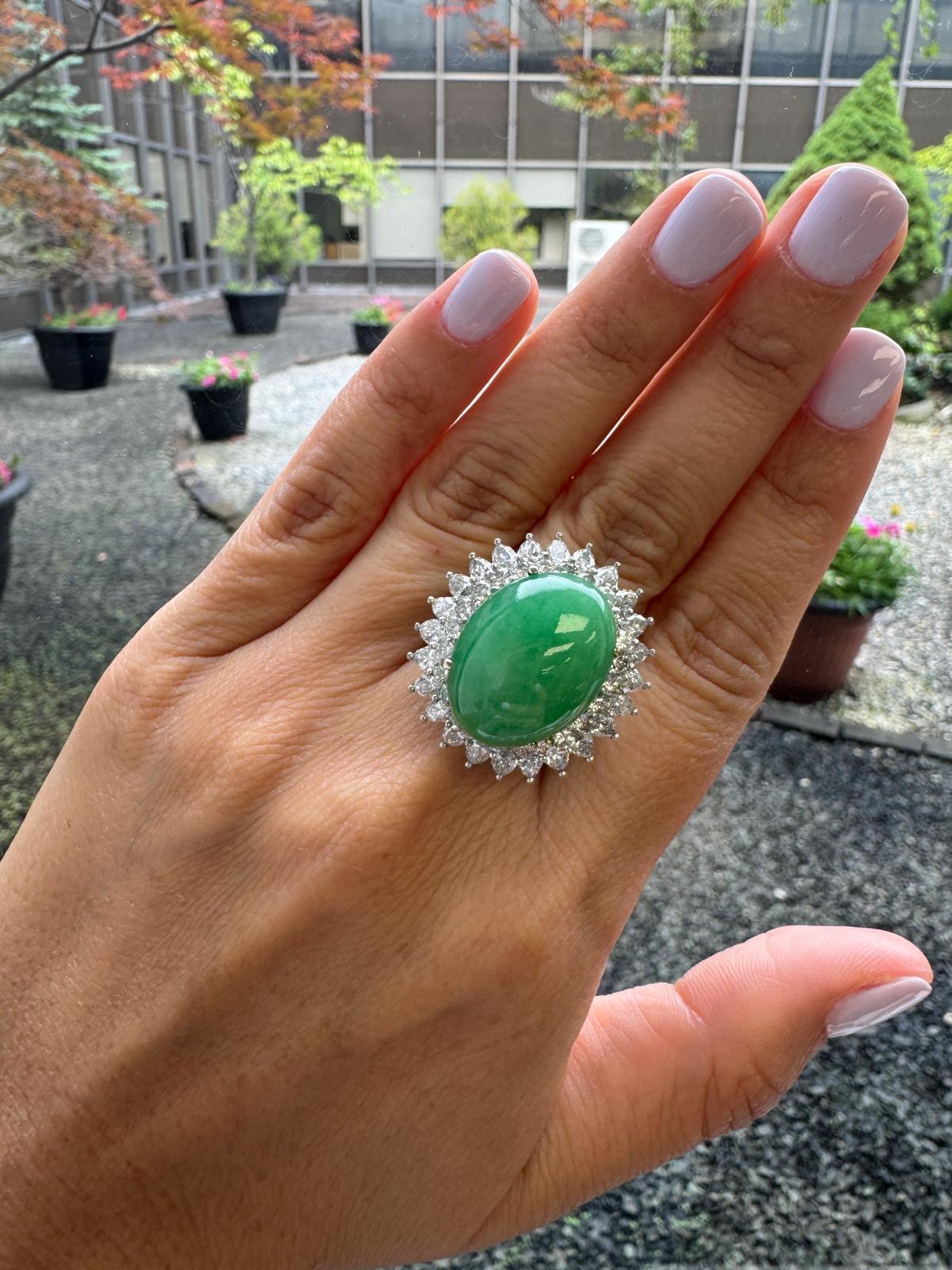 Anello con cluster di giada e diamanti in platino in vendita 2
