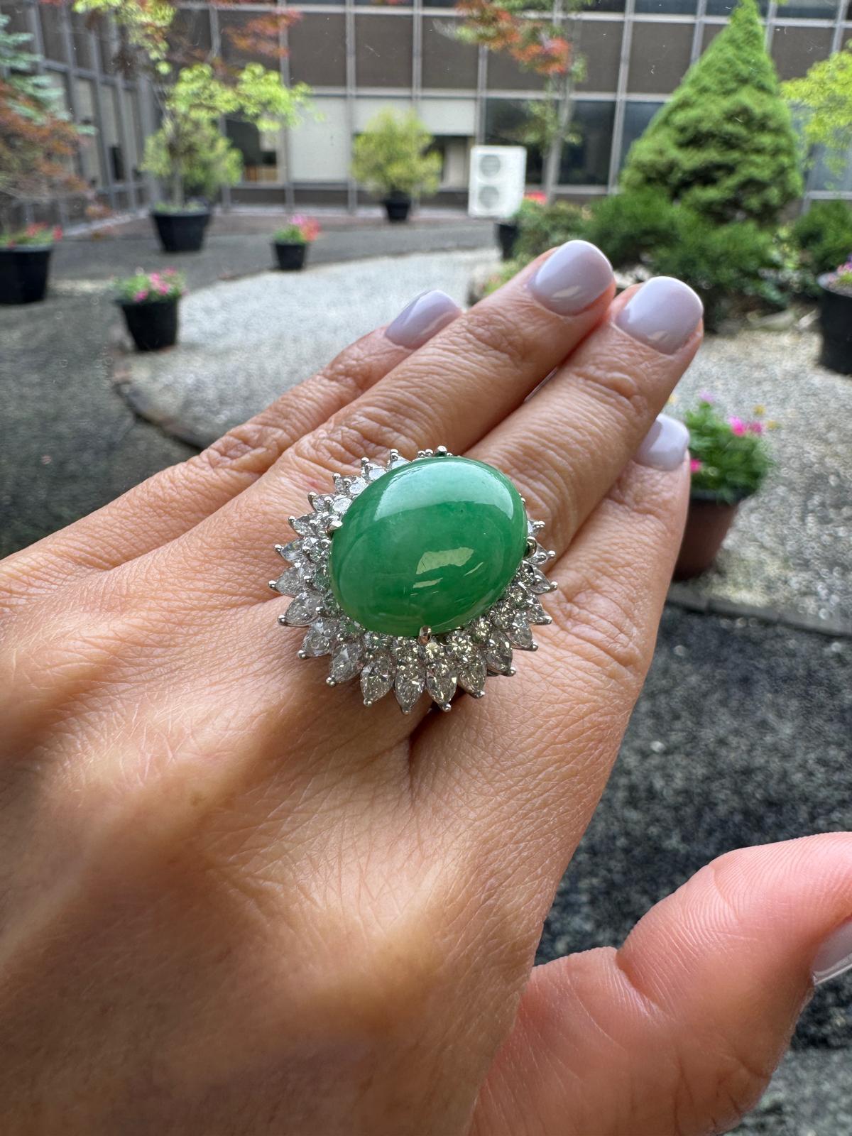 Anello con cluster di giada e diamanti in platino in vendita 3