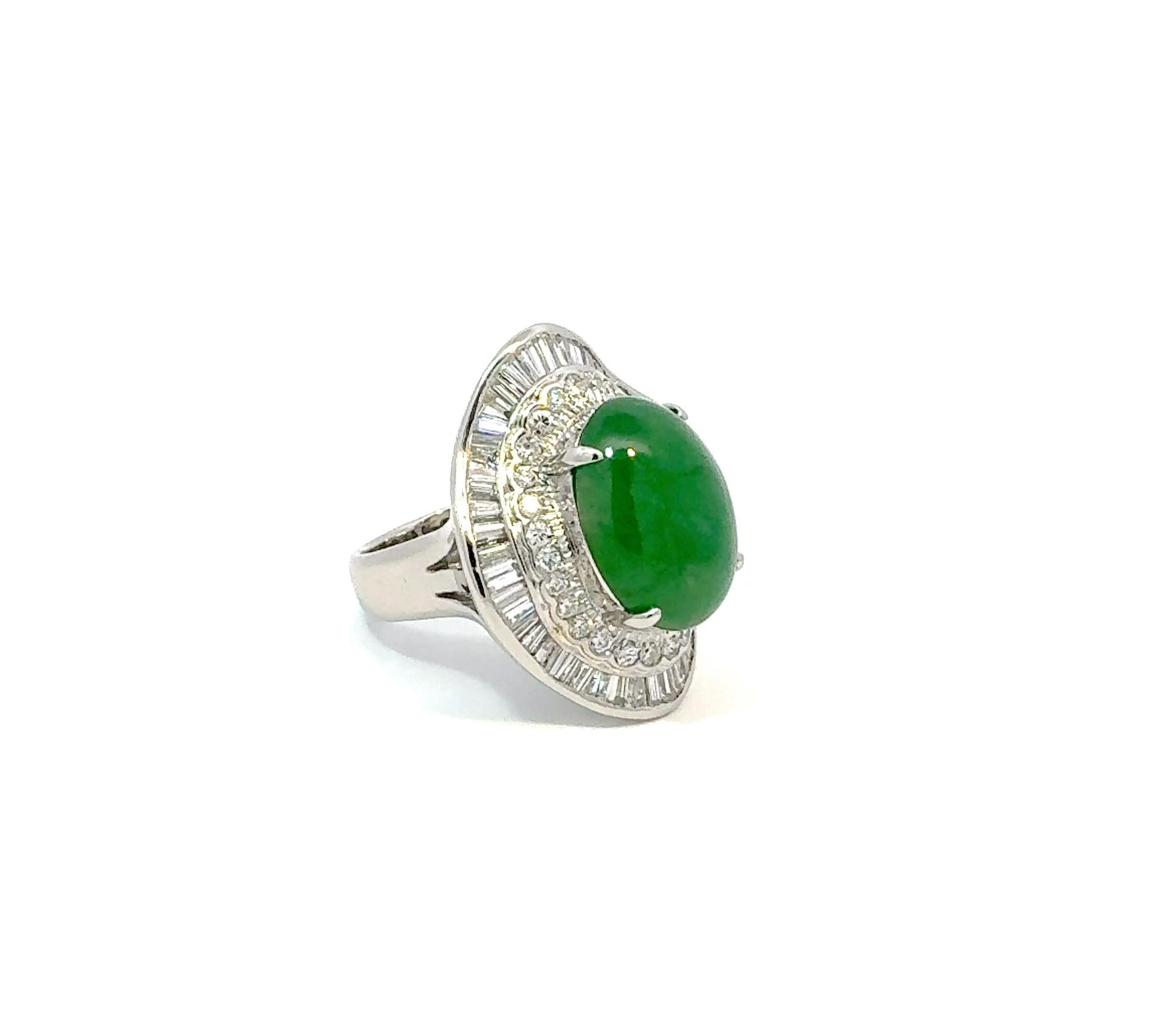 Artículo 8220 

Anillo de jadeíta en platino con jade de 10,97 quilates y diamantes talla baguette y talla brillante de 2,44 quilates. Piedra central con un peso de 10,97 quilates Jadeíta de forma ovalada y talla de cabujón doble engastada en un