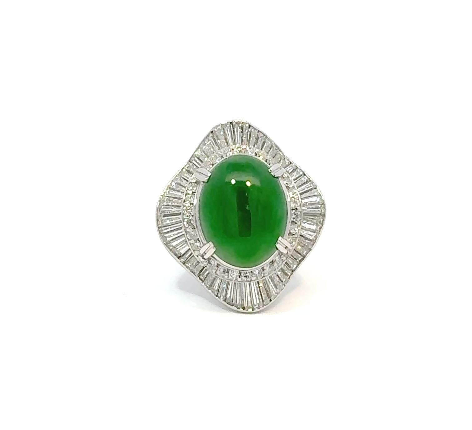 Anillo de platino y jadeíta con diamantes en venta