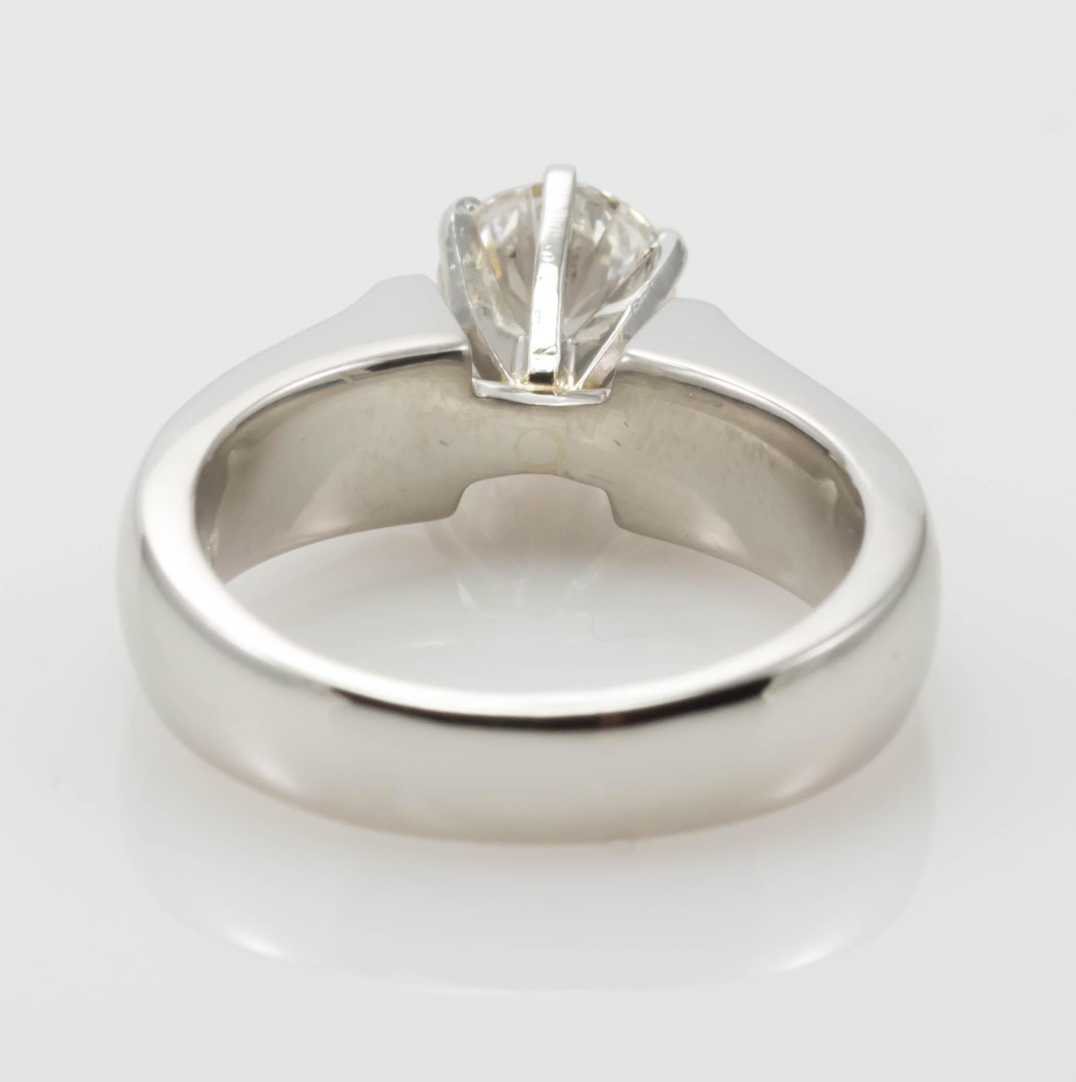 Platin Damen 0,85 Karat runder Brillant J/SI2 Diamant Solitär Ring (Rundschliff) im Angebot