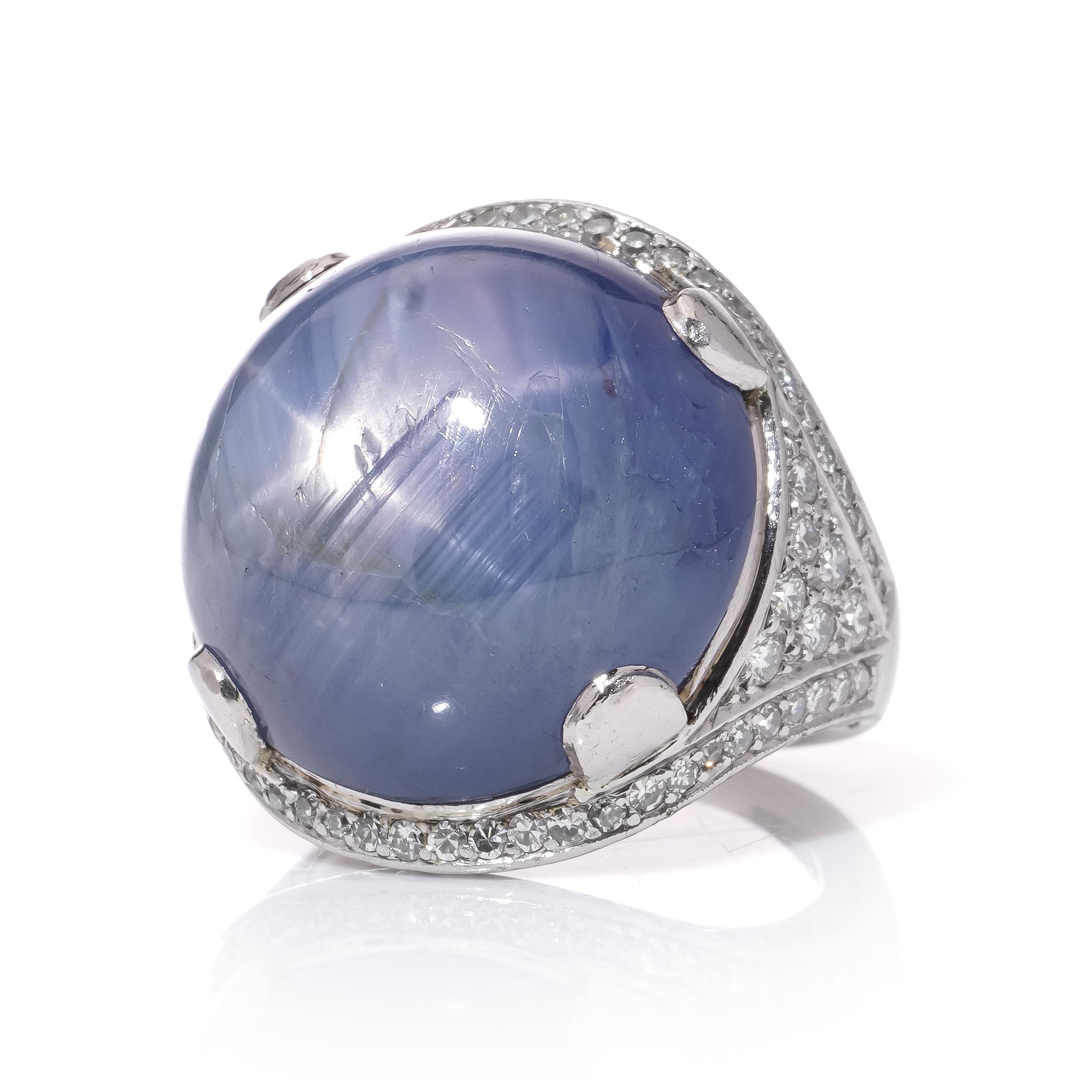 Platinum ladies' dome ring with 46 cts. of round natural cabochon sapphire In Good Condition For Sale In Braintree, GB