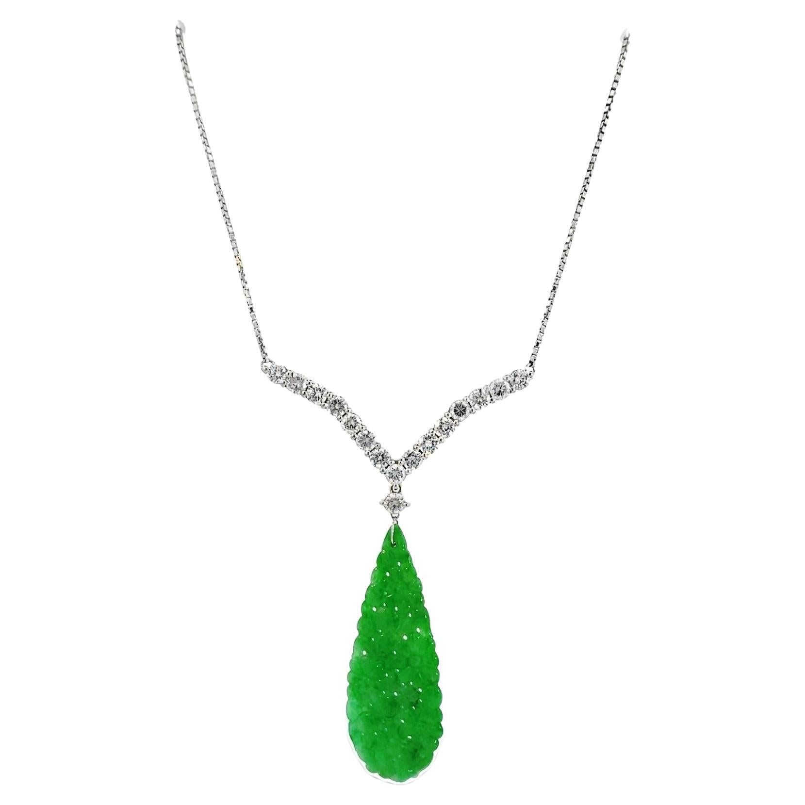 Platinum Ladies Jadeite Jade A Grade Pendant Necklace with Diamonds