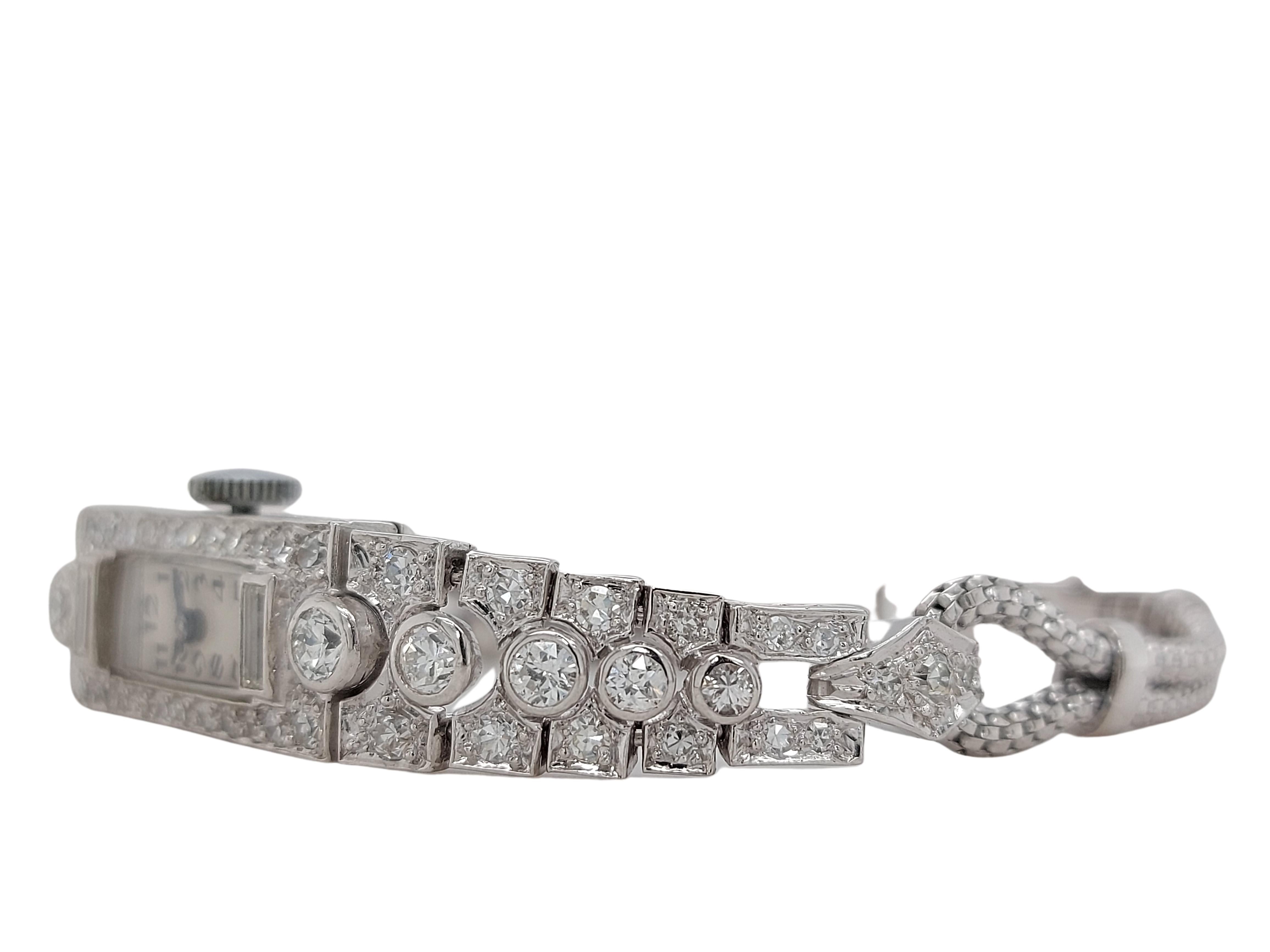 Platin Damenarmbanduhr aus Platin mit Diamanten im Altschliff oder Baguetteschliff im Zustand „Hervorragend“ im Angebot in Antwerp, BE