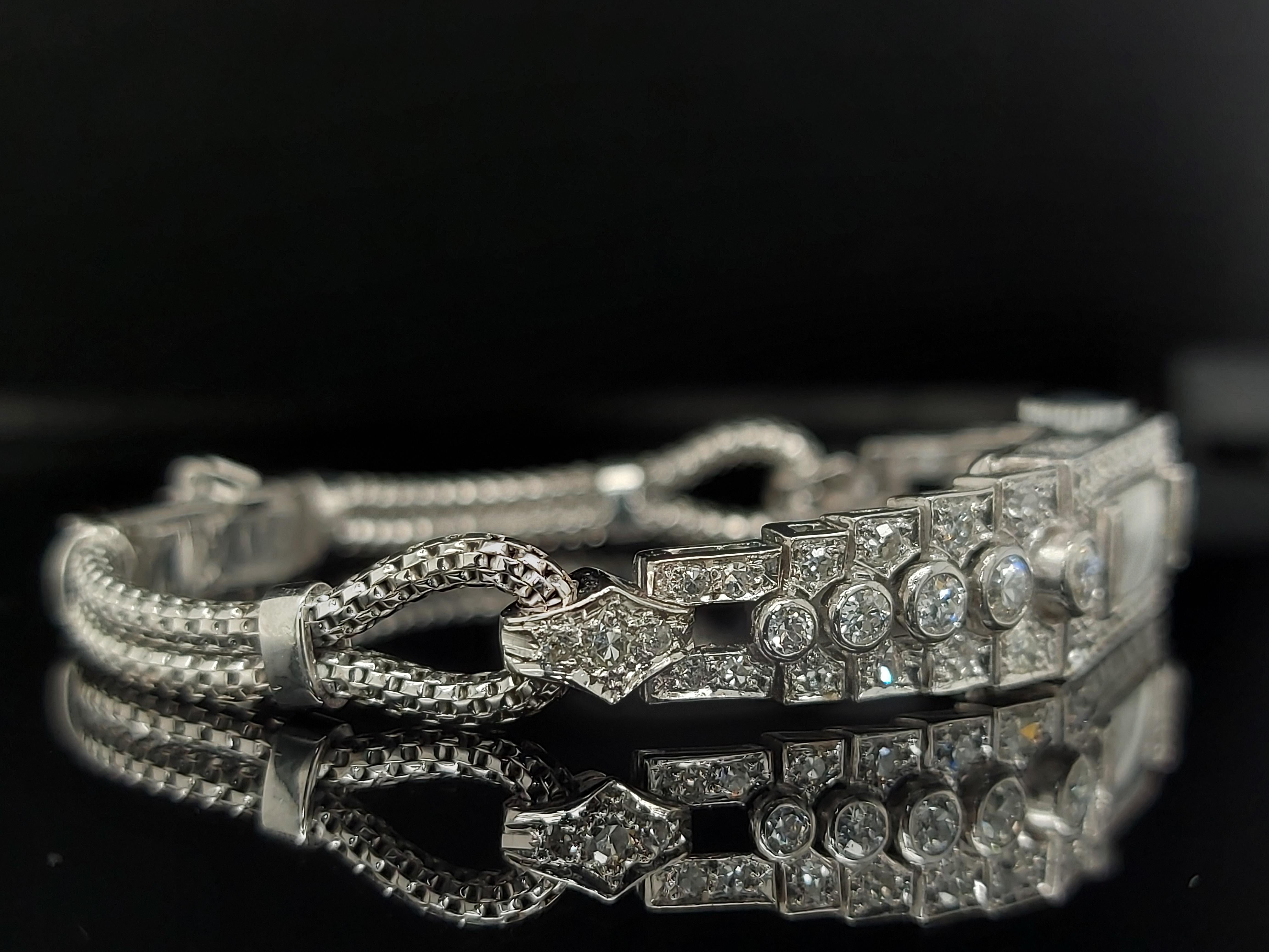 Montre-bracelet Lady en platine avec diamants taille ancienne ou taille baguette en vente 1