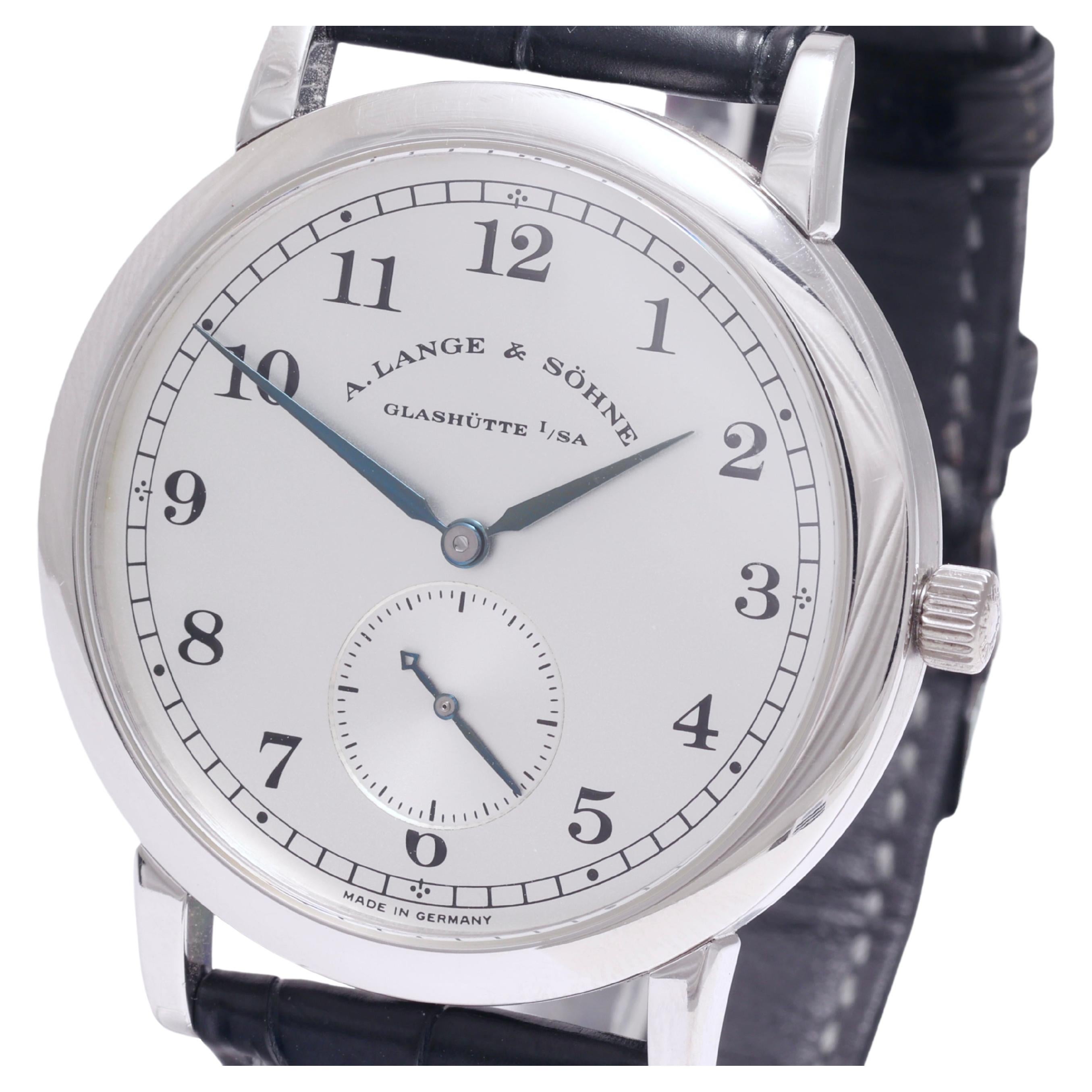 Platinum Lange Sohn 1815 Wrist Watch With Lange Certificate Like New, Rare and very Collectable

Mouvement : Remontage manuel

Numéro de référence : 206.025

Boîtier : Platine 36 mm